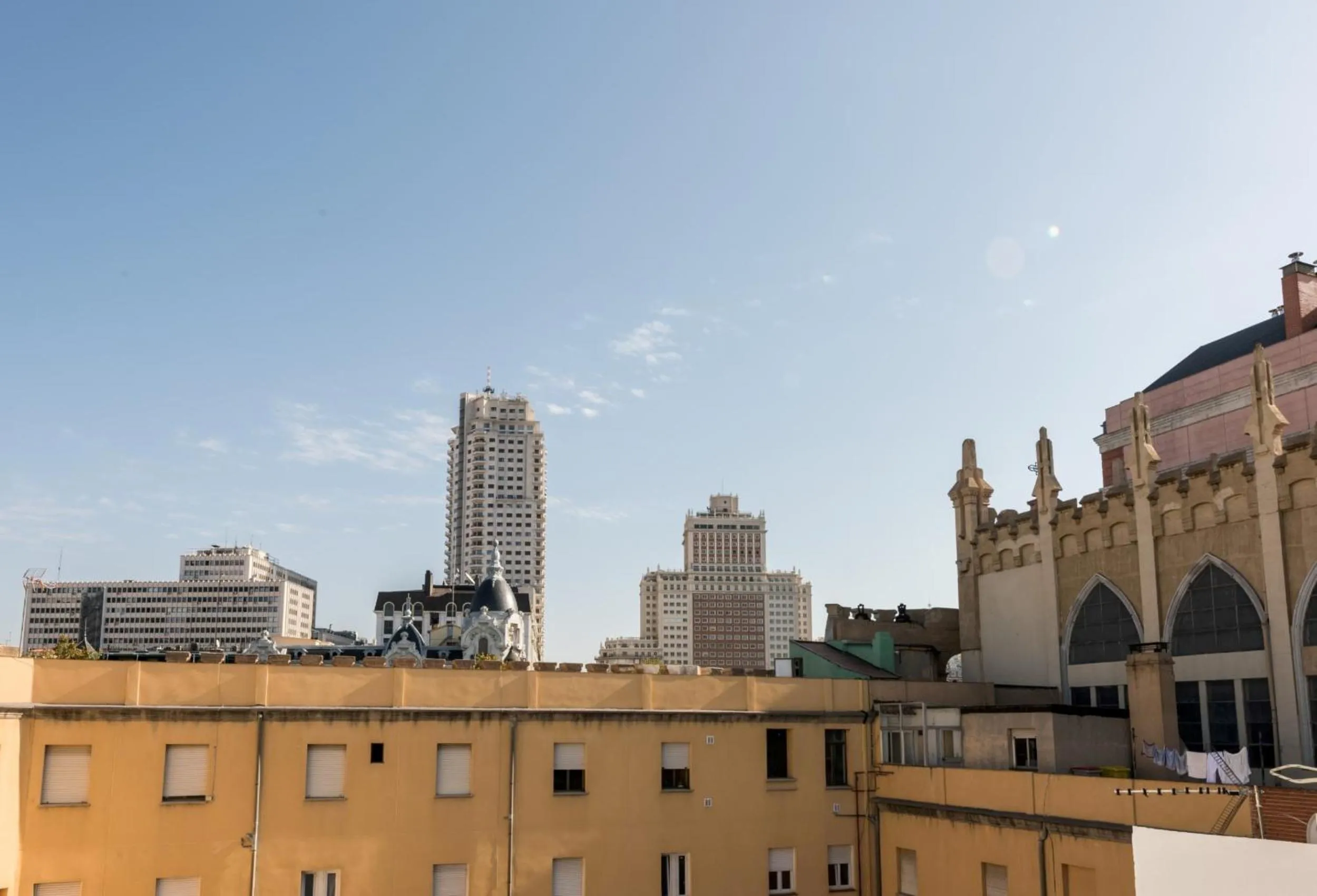 Neighbourhood in Plaza de España Skyline