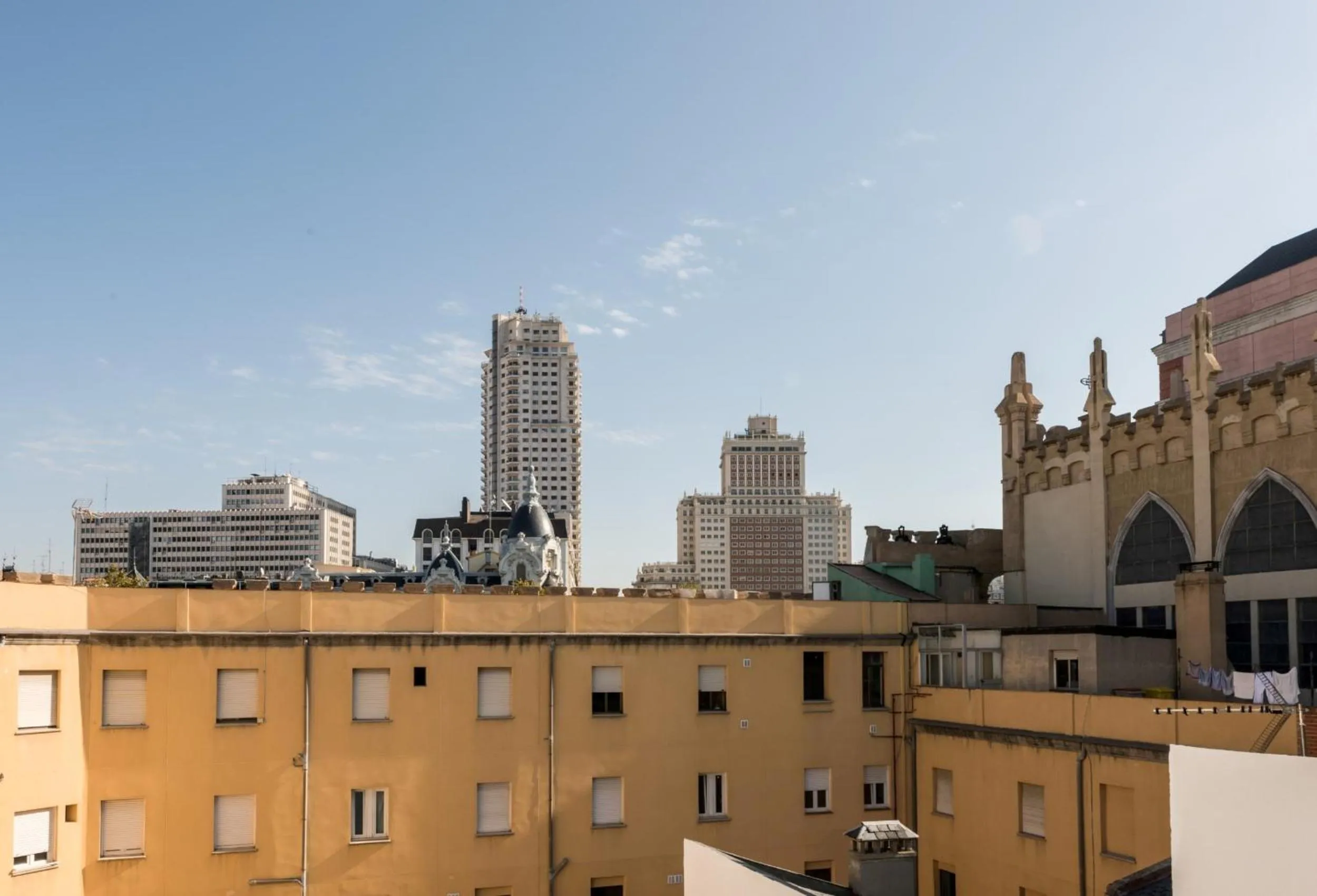 Neighbourhood in Plaza de España Skyline