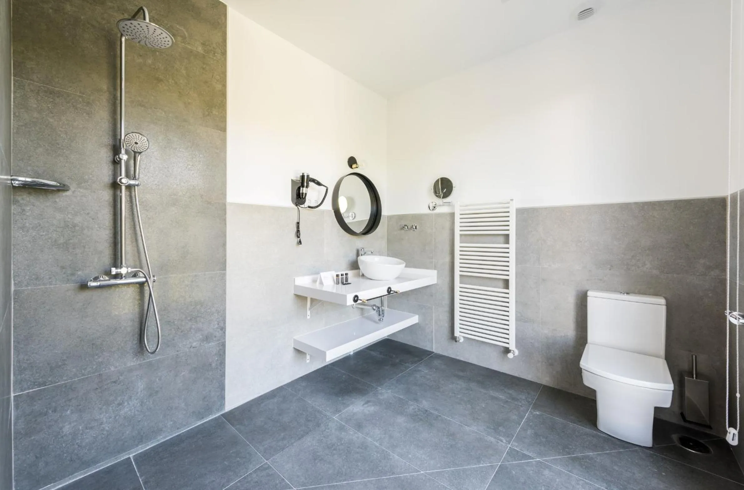 Shower in Plaza de España Skyline