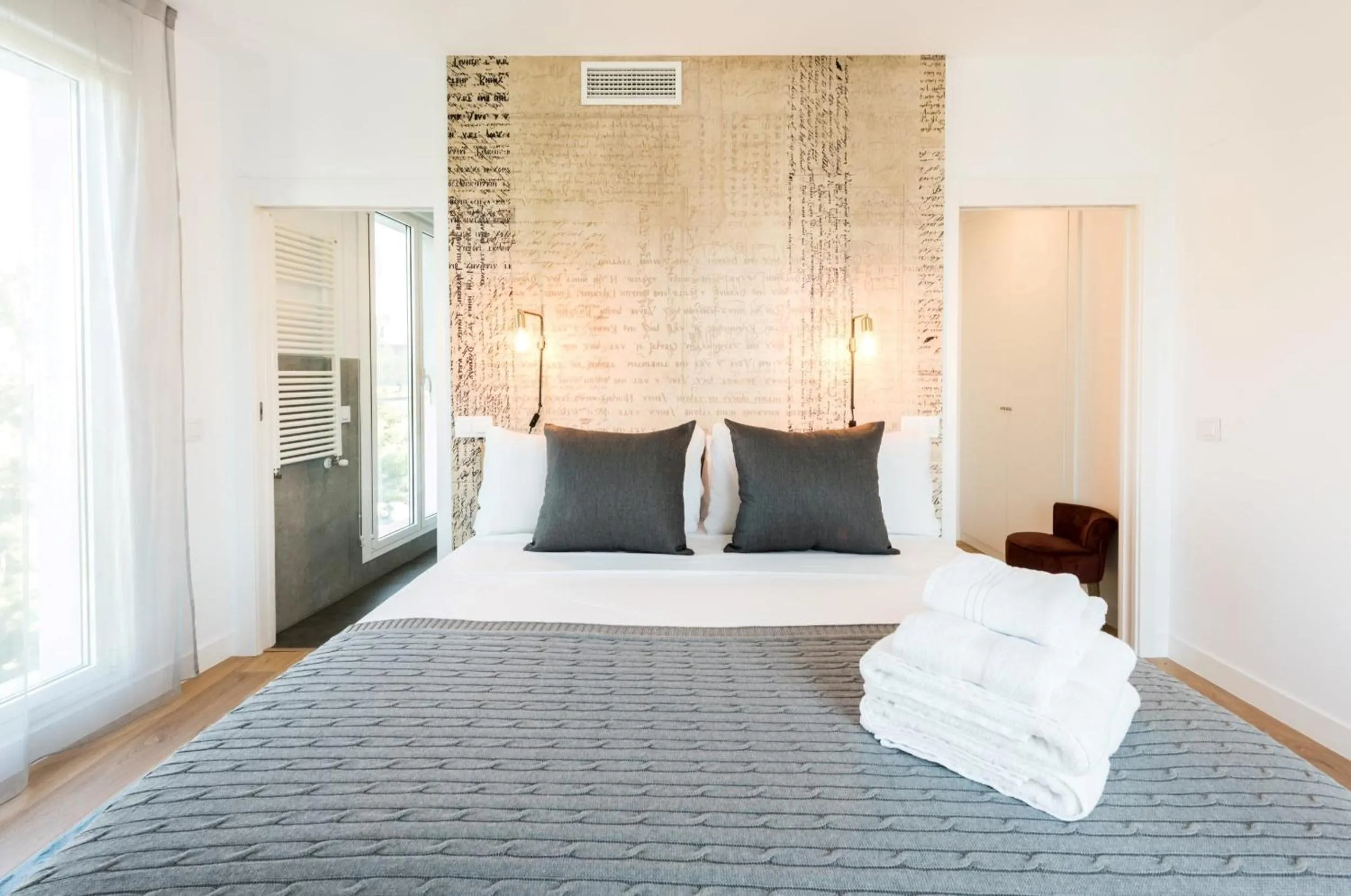 Bed in Plaza de España Skyline