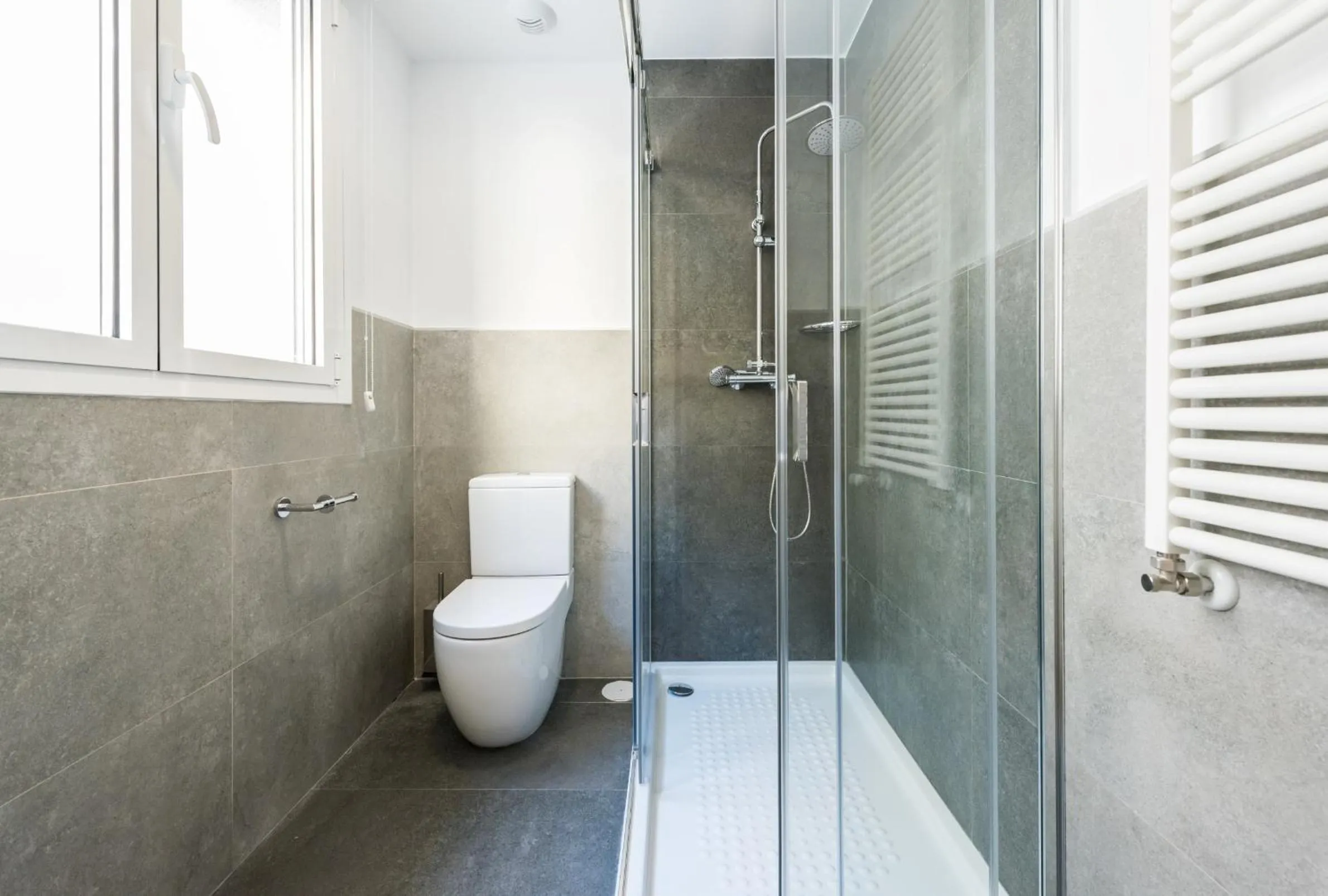 Shower in Plaza de España Skyline