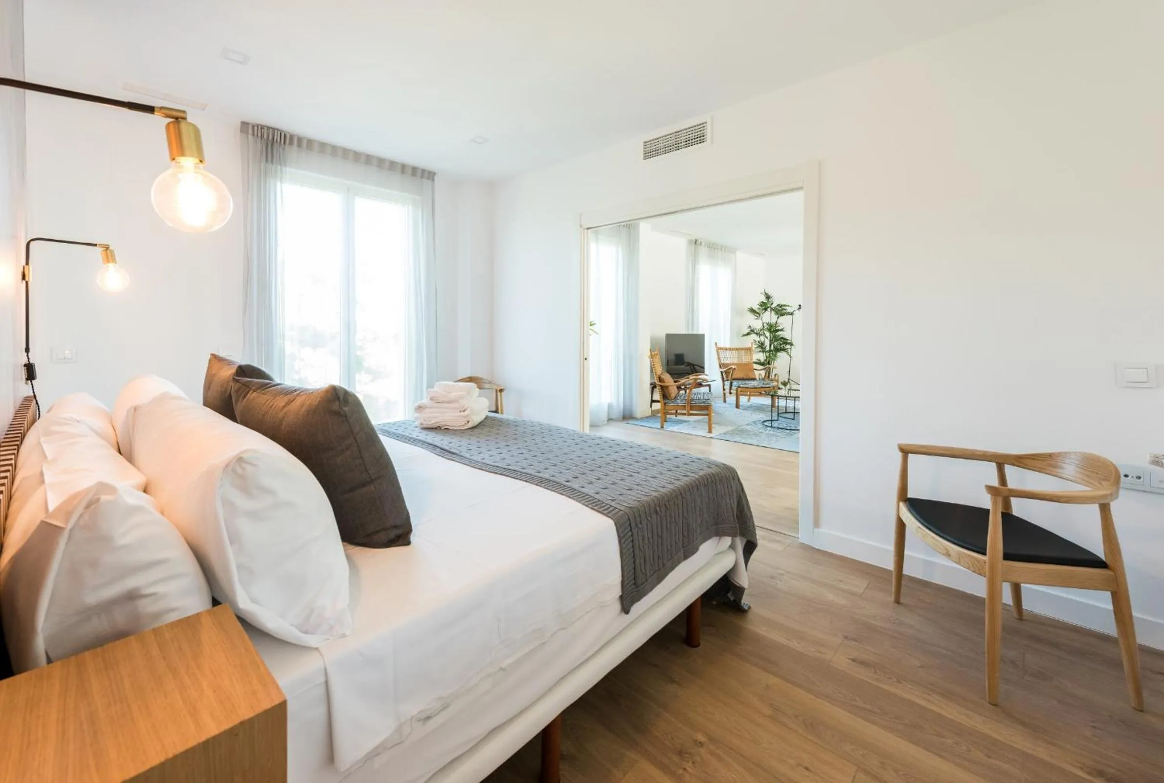 Bed in Plaza de España Skyline