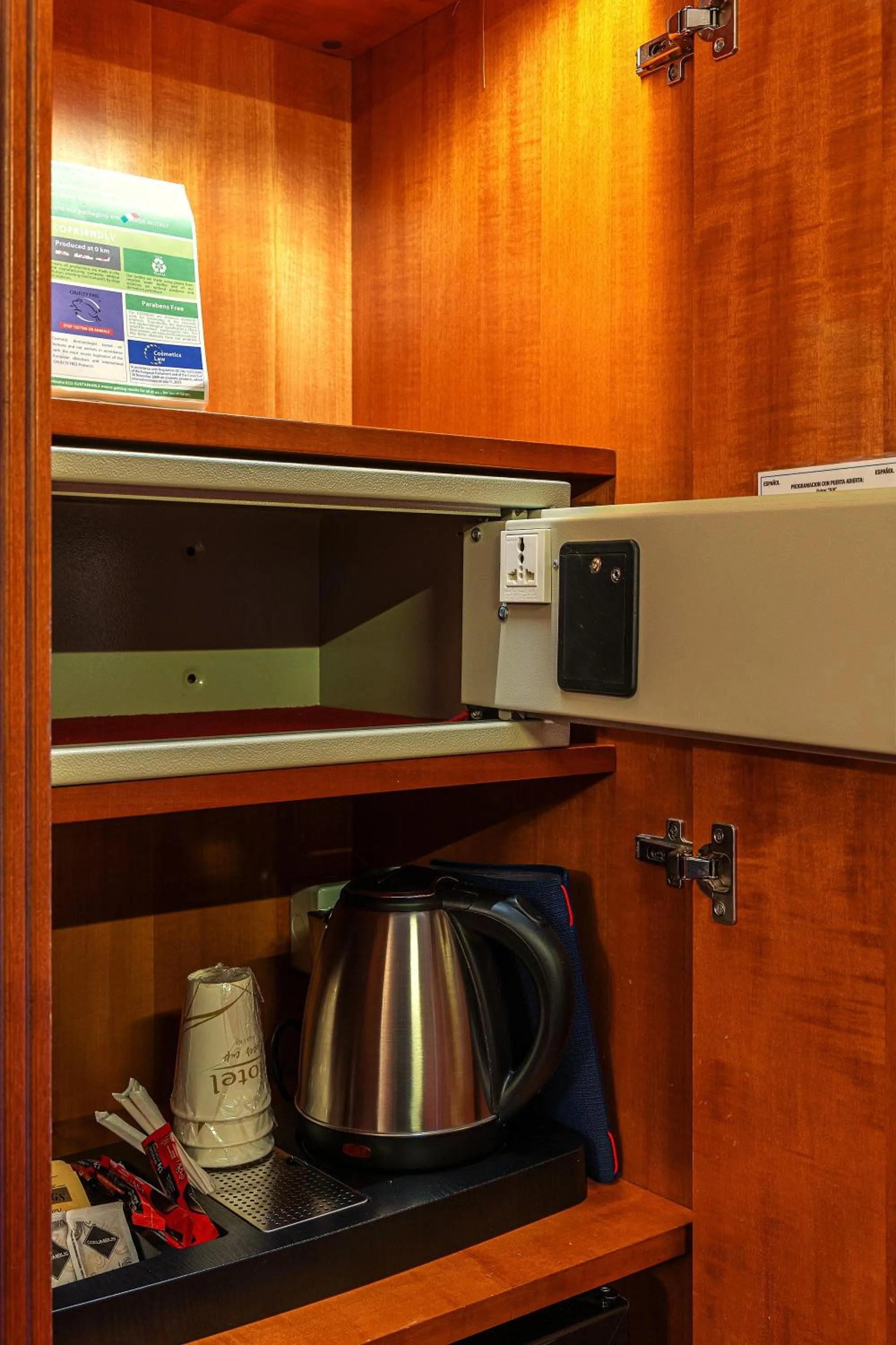 minibar in Hotel Manfredi Suite In Rome