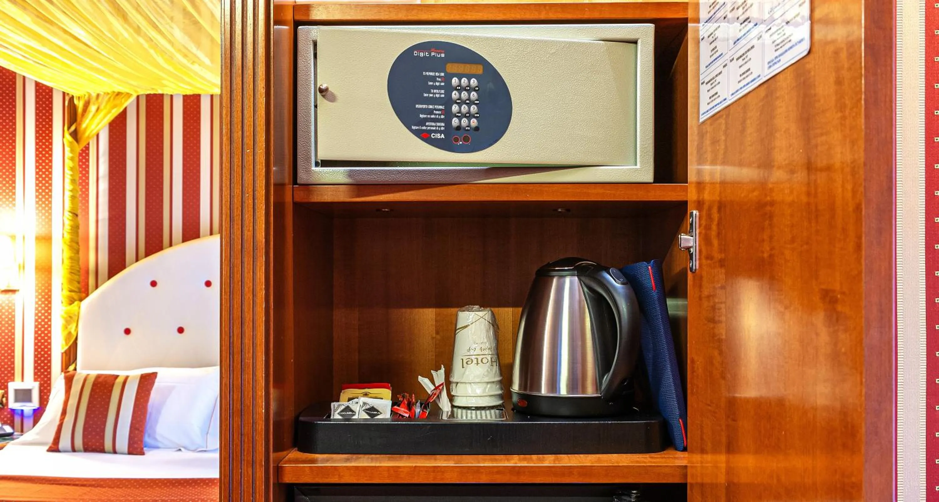 Bedroom, Bed in Hotel Manfredi Suite In Rome