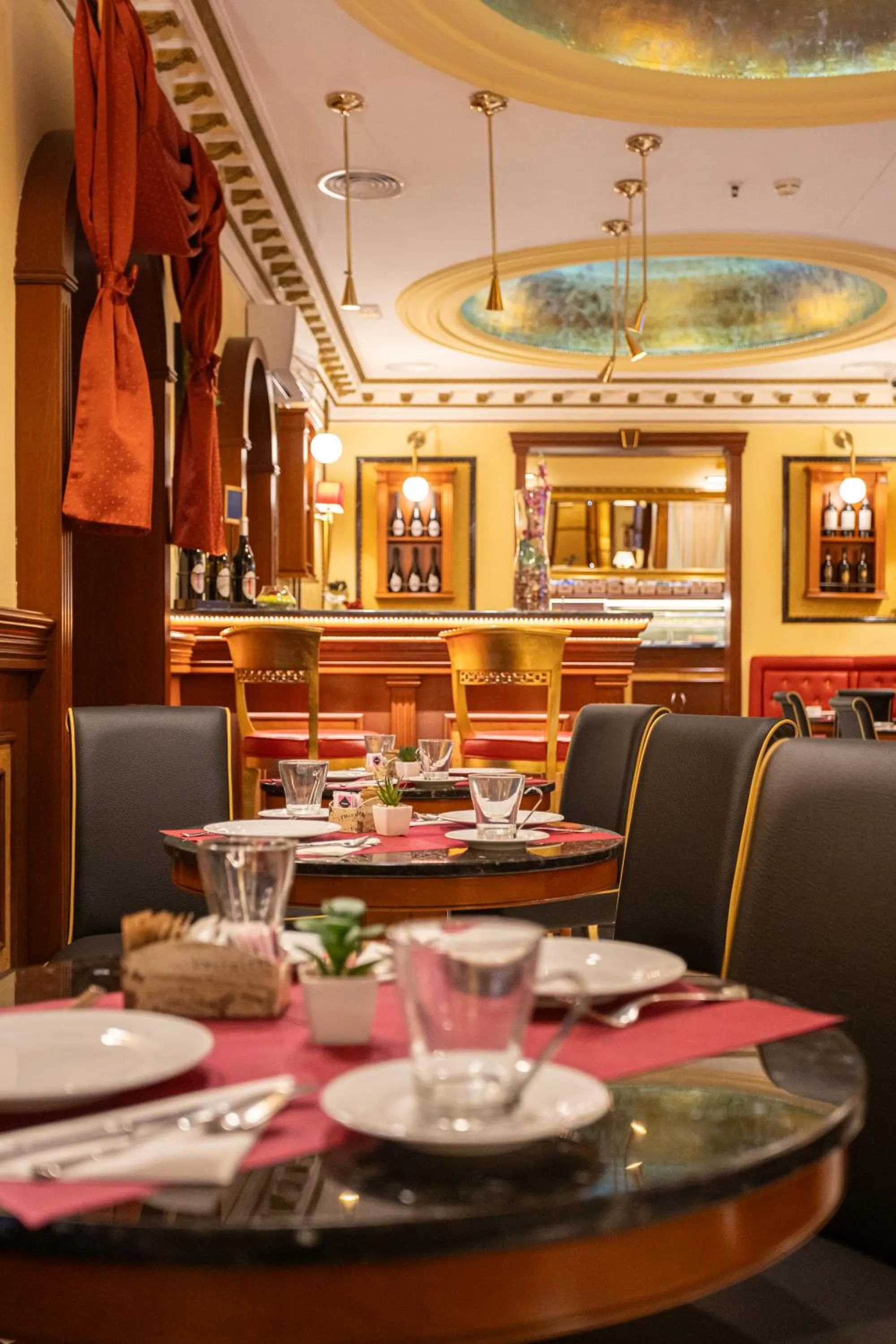 Restaurant/places to eat in Hotel Manfredi Suite In Rome
