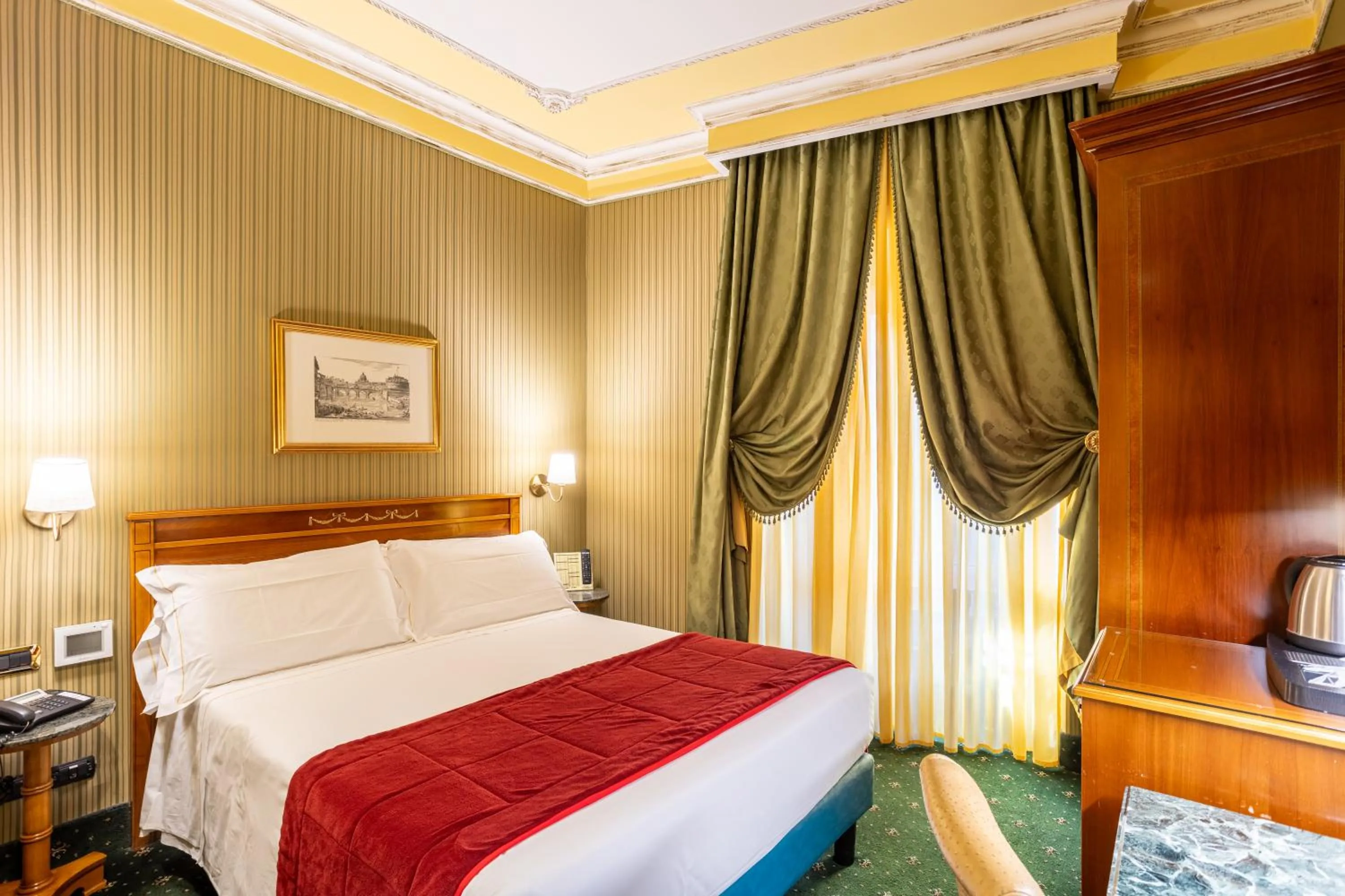 Bed in Hotel Manfredi Suite In Rome