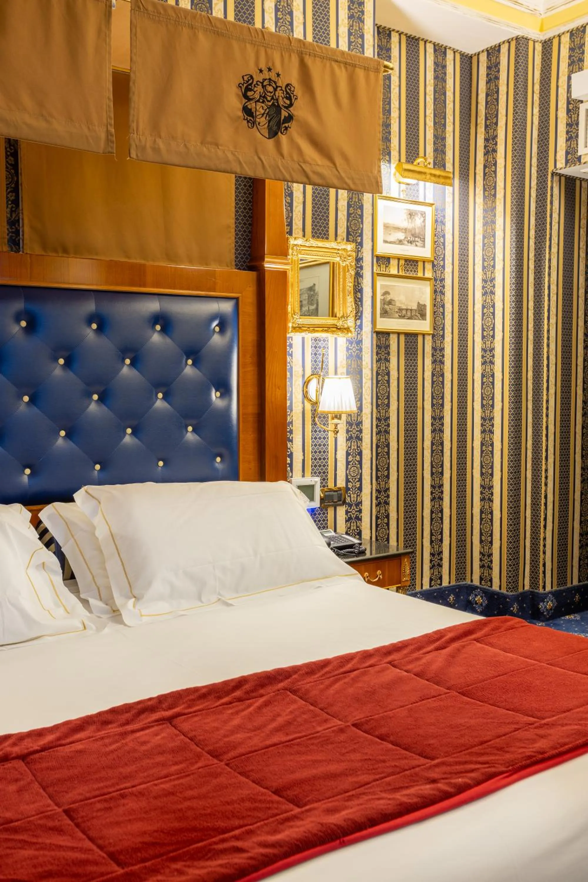 Bed in Hotel Manfredi Suite In Rome