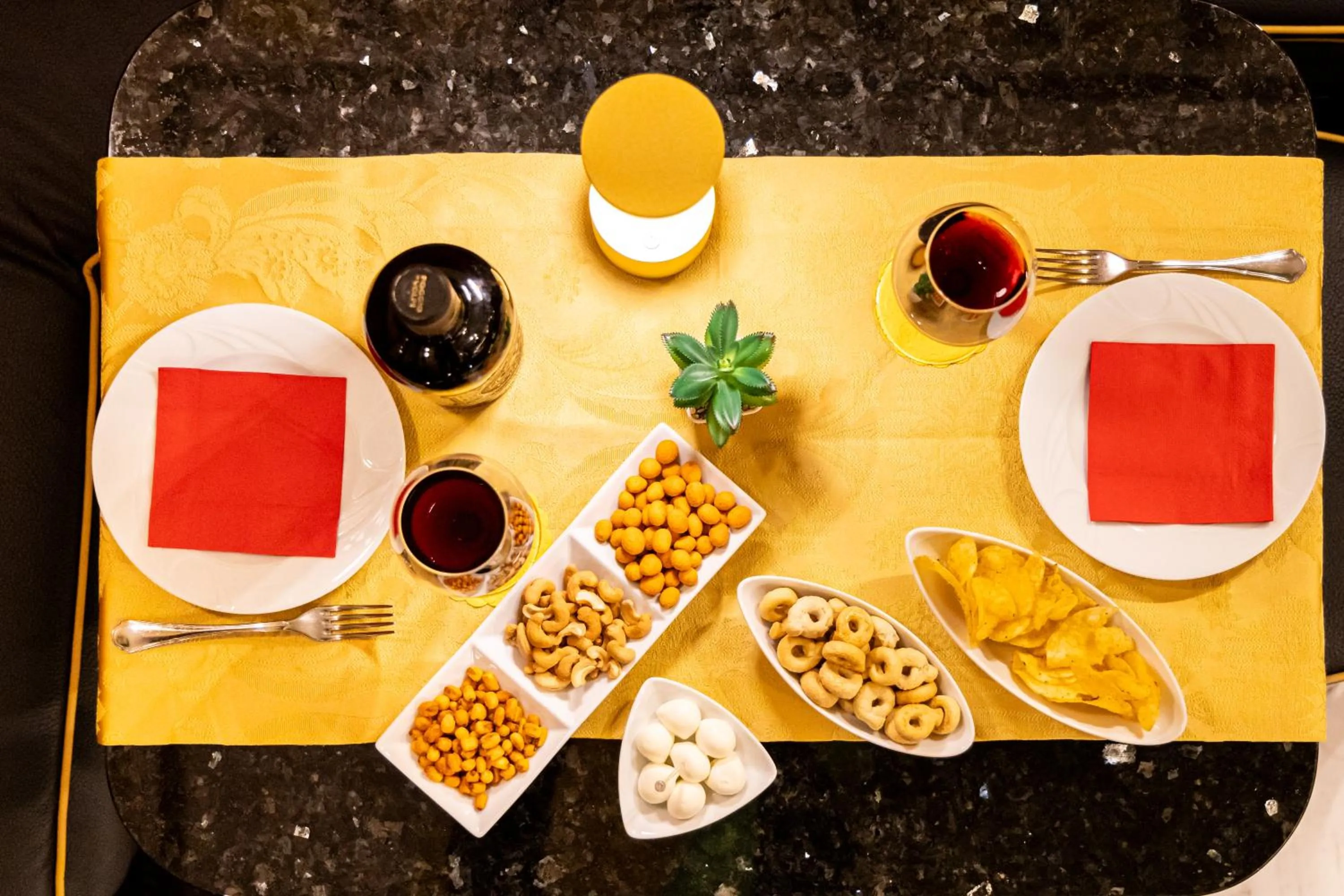 Food and drinks in Hotel Manfredi Suite In Rome