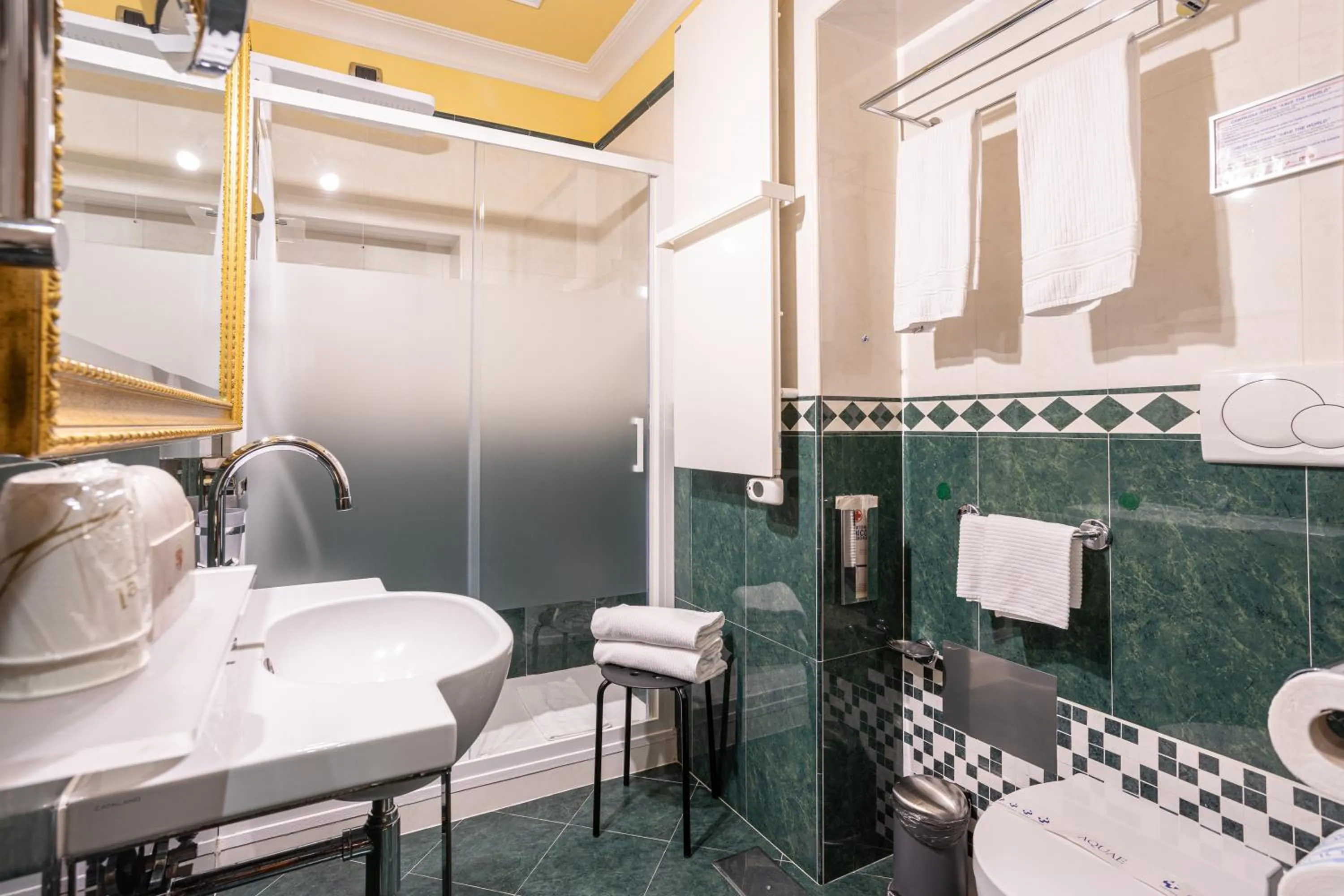 Bathroom in Hotel Manfredi Suite In Rome