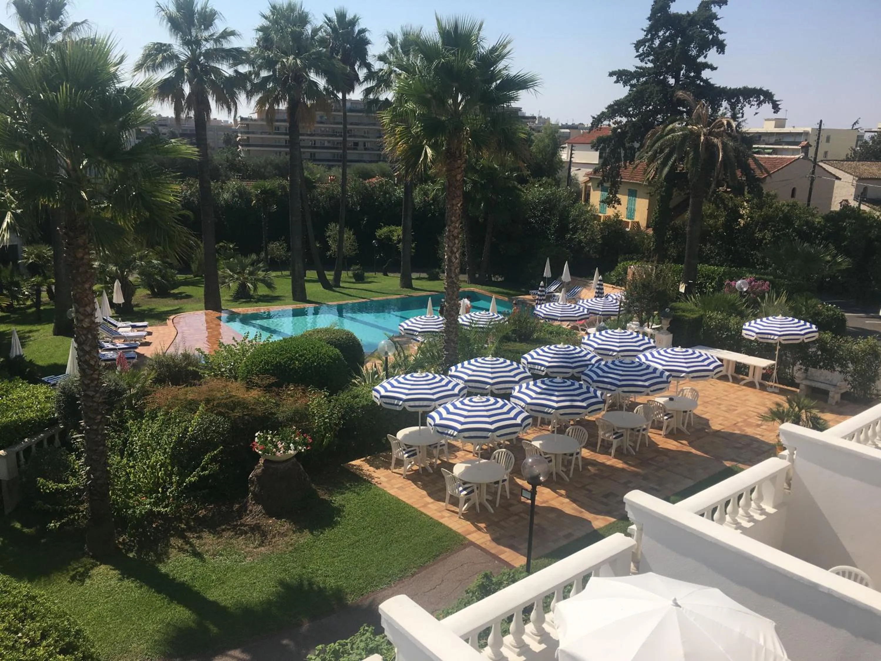 Pool view in Hotel des Mimosas