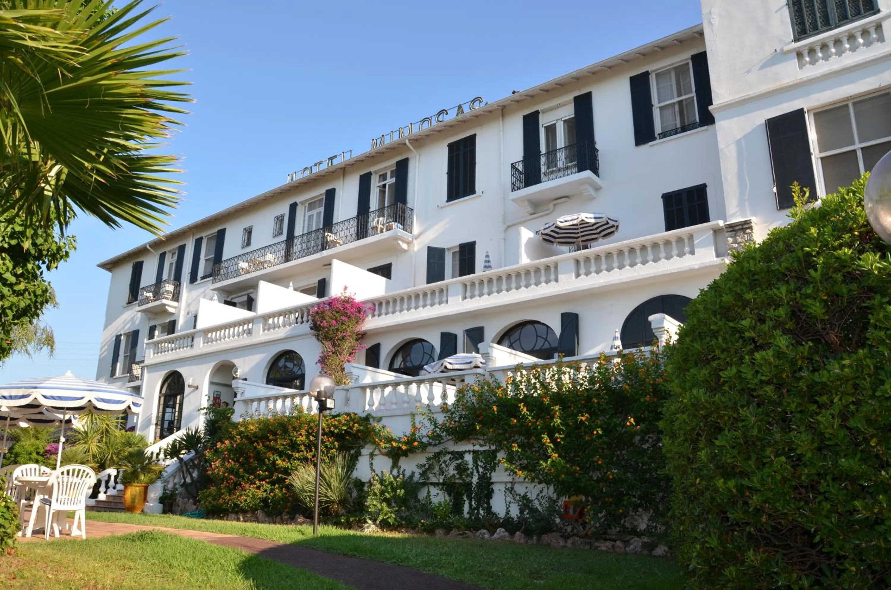 Property building in Hotel des Mimosas