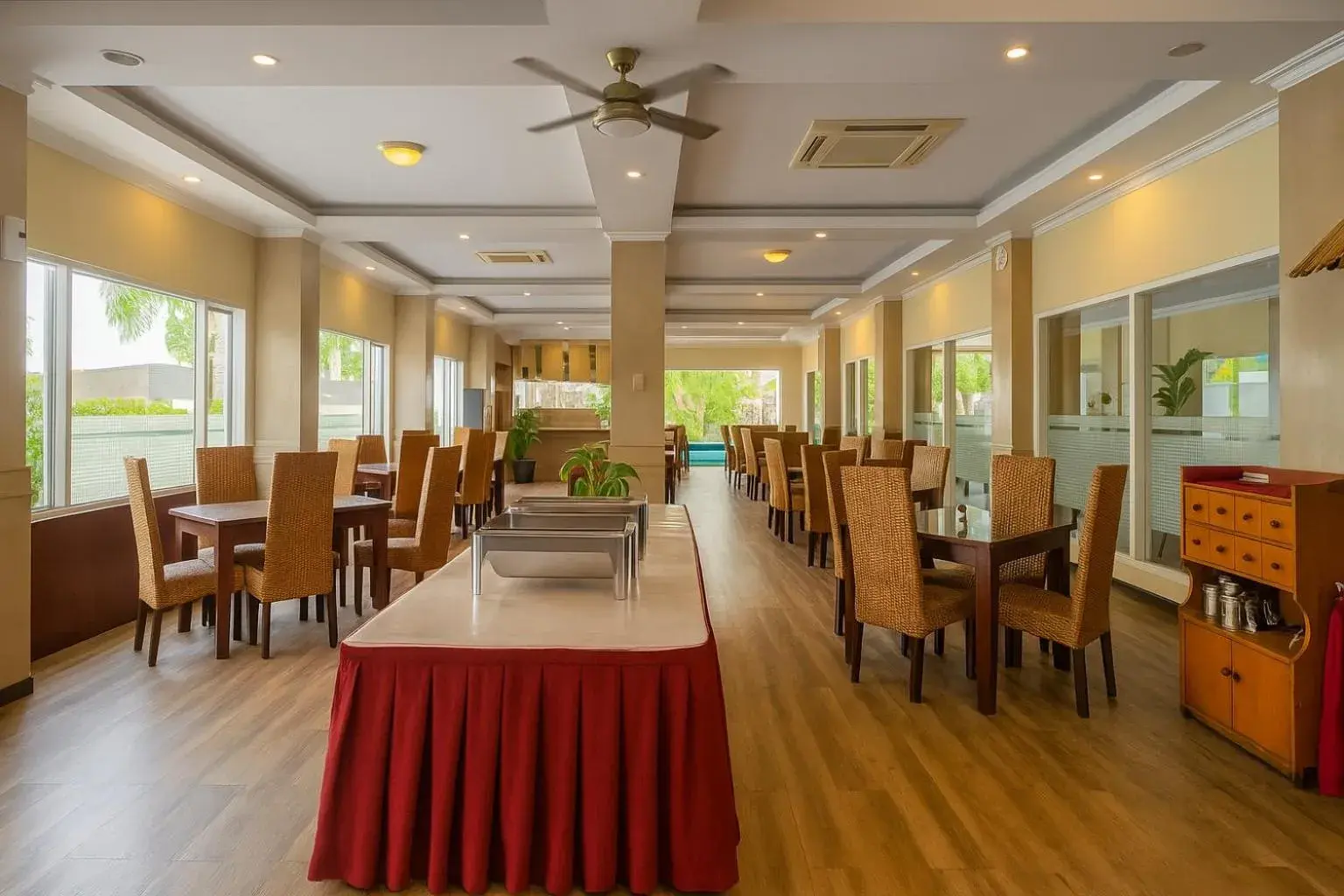 Restaurant/places to eat in Puri Saron Denpasar Hotel Restaurant/places to eat in Puri Saron Denpasar Hotel