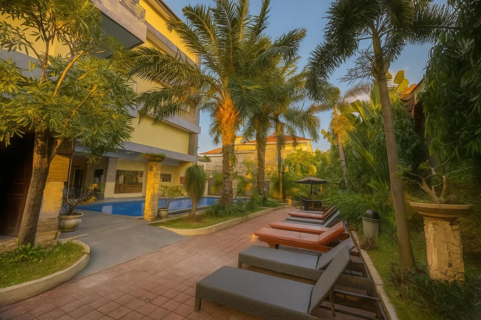 Swimming pool in Puri Saron Denpasar Hotel