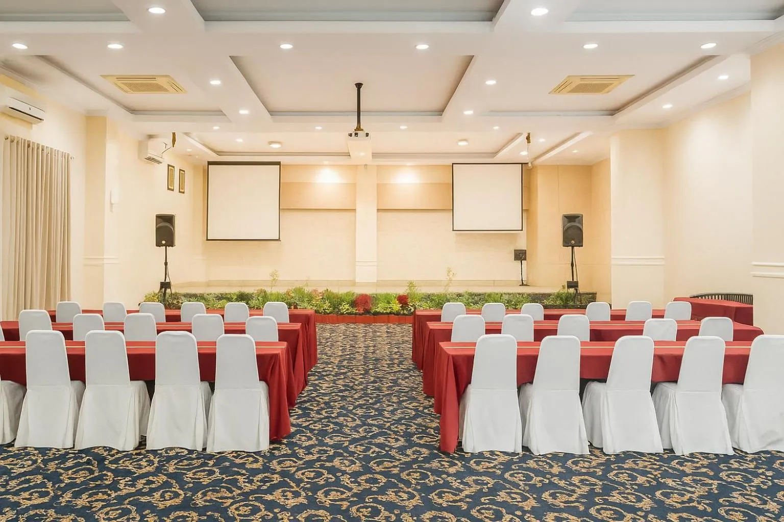 Meeting/conference room in Puri Saron Denpasar Hotel