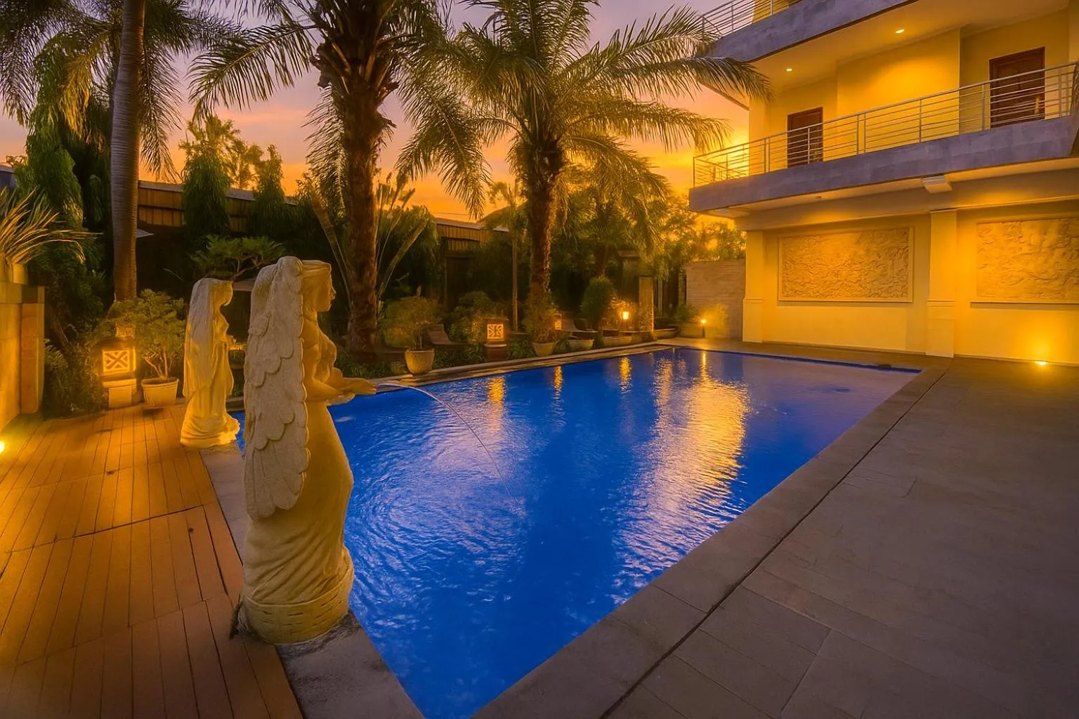 Swimming pool in Puri Saron Denpasar Hotel