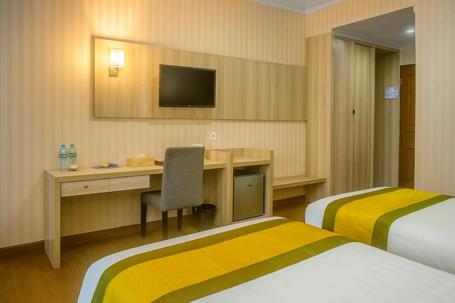 Bedroom, Bed in Puri Saron Denpasar Hotel