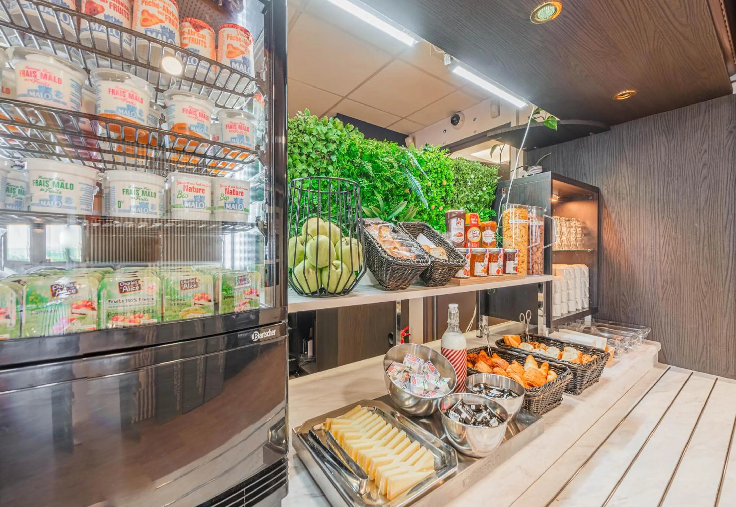 Breakfast in B&B HOTEL Strasbourg Aéroport