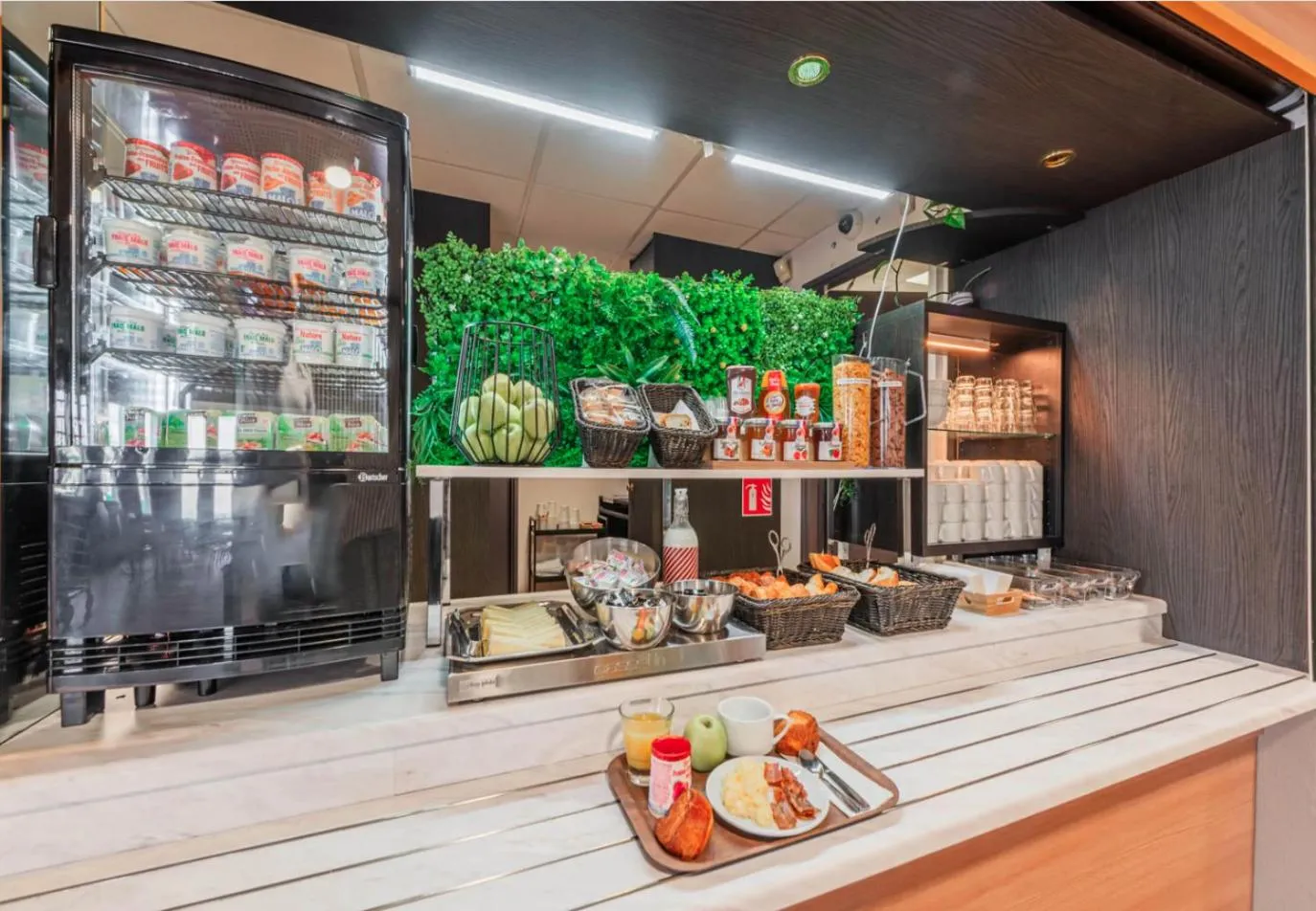 Breakfast in B&B HOTEL Strasbourg Aéroport