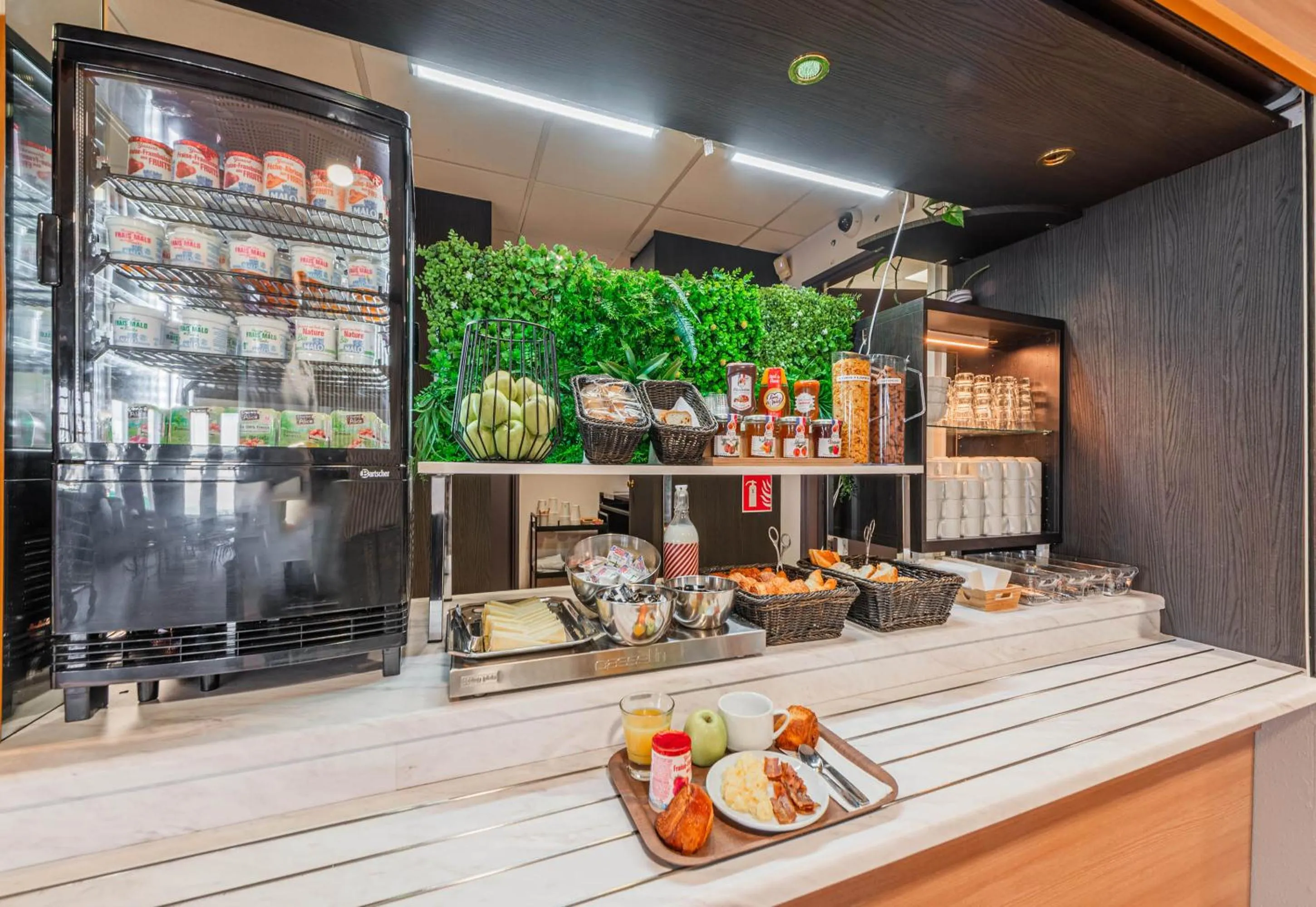 Breakfast in B&B HOTEL Strasbourg Aéroport