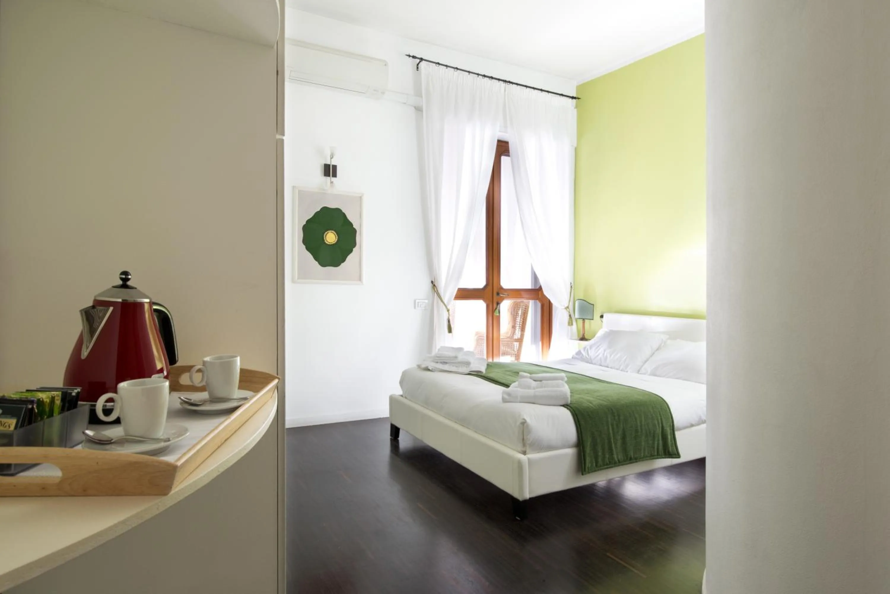 Photo of the whole room, Bed in Bed&Garden