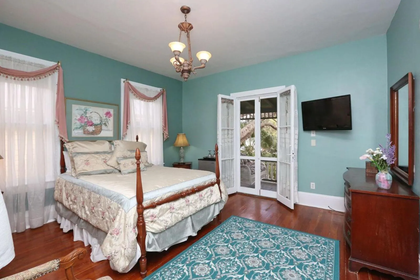 Photo of the whole room, Bed in Historic Sevilla House (Adults only)