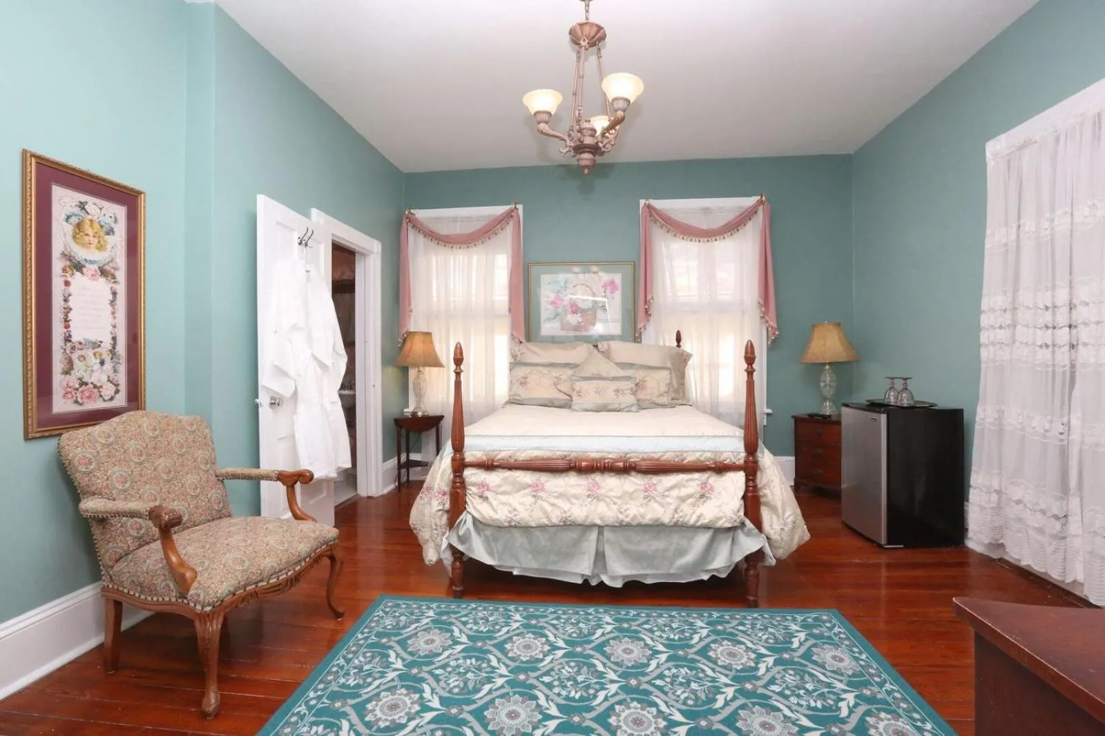 Photo of the whole room, Bed in Historic Sevilla House (Adults only)