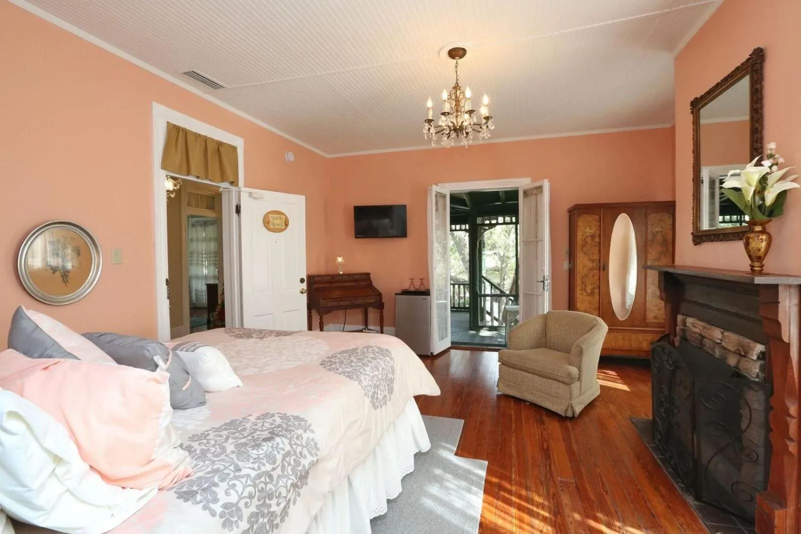 Photo of the whole room, Bed in Historic Sevilla House (Adults only)
