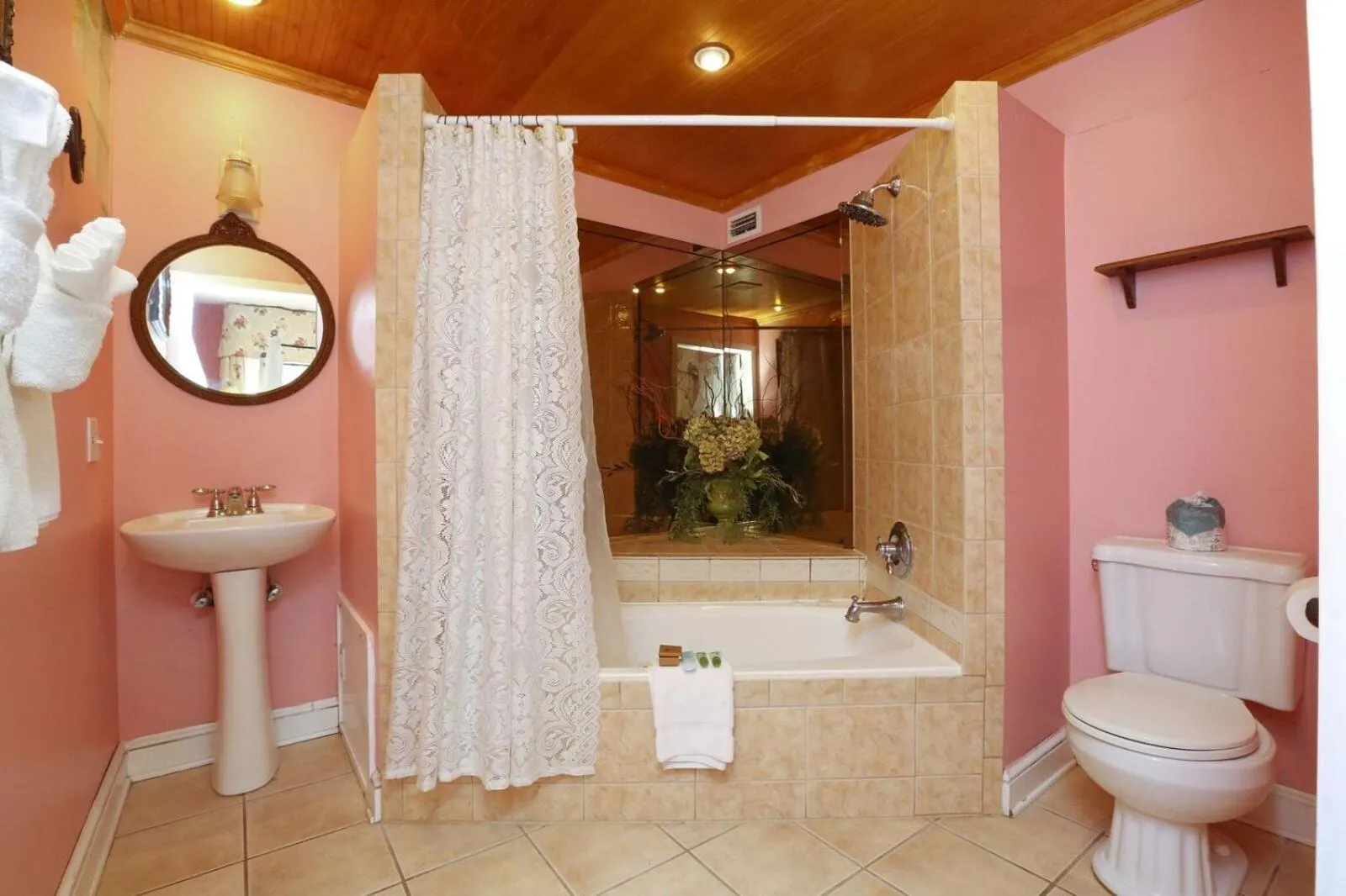 Bath in Historic Sevilla House (Adults only)