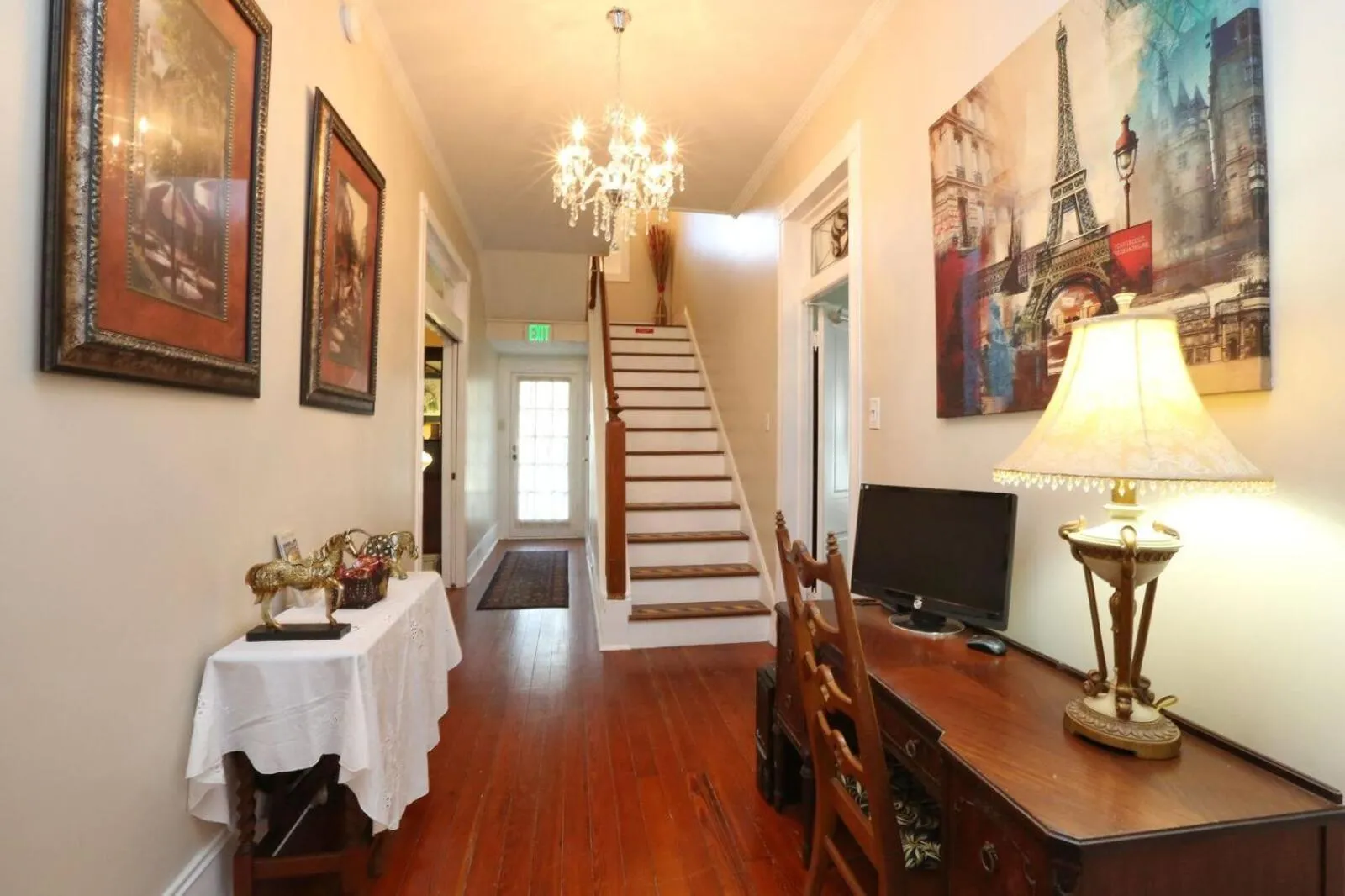 TV and multimedia in Historic Sevilla House (Adults only)