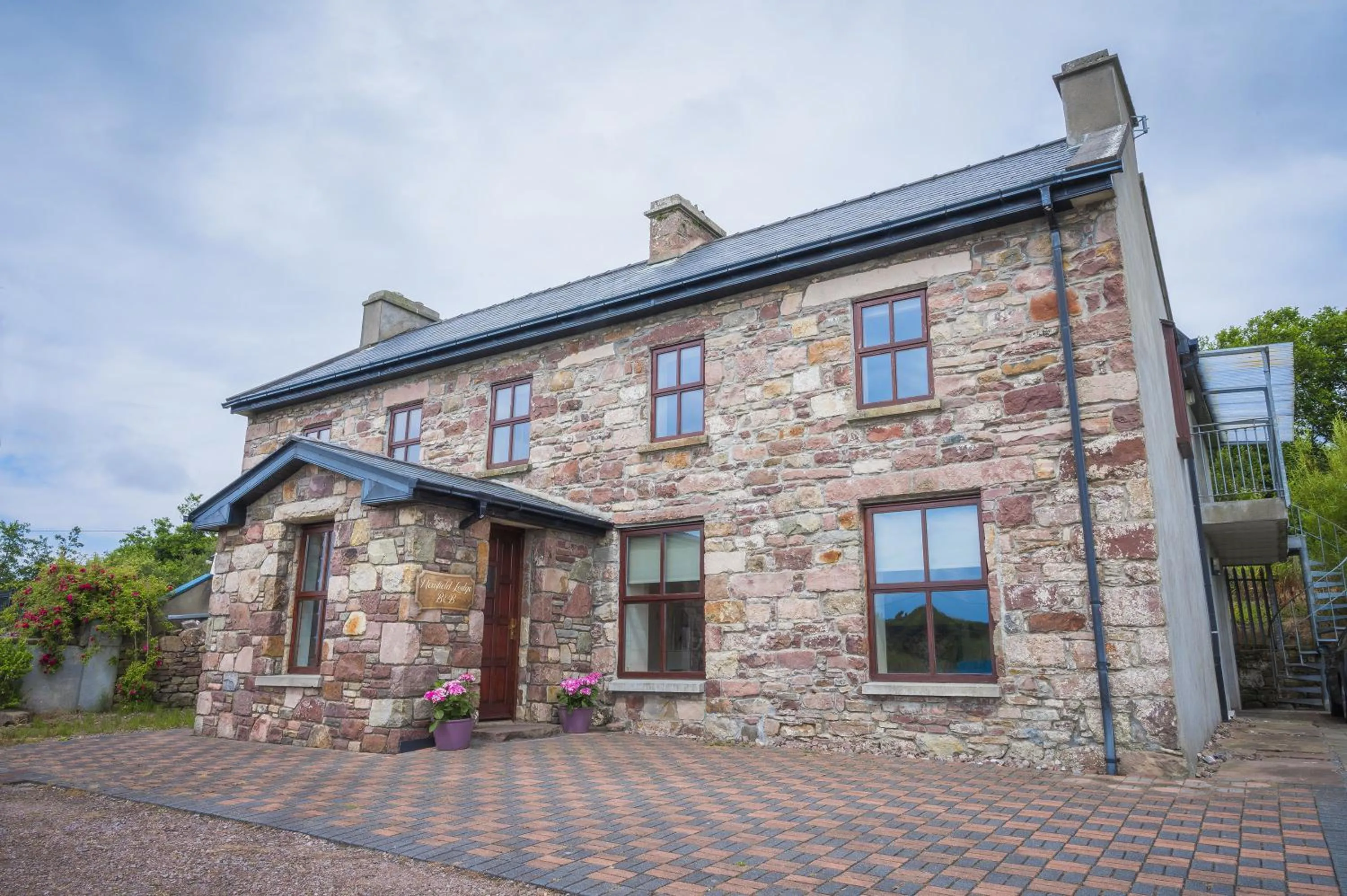 Nevins Newfield Inn Ltd