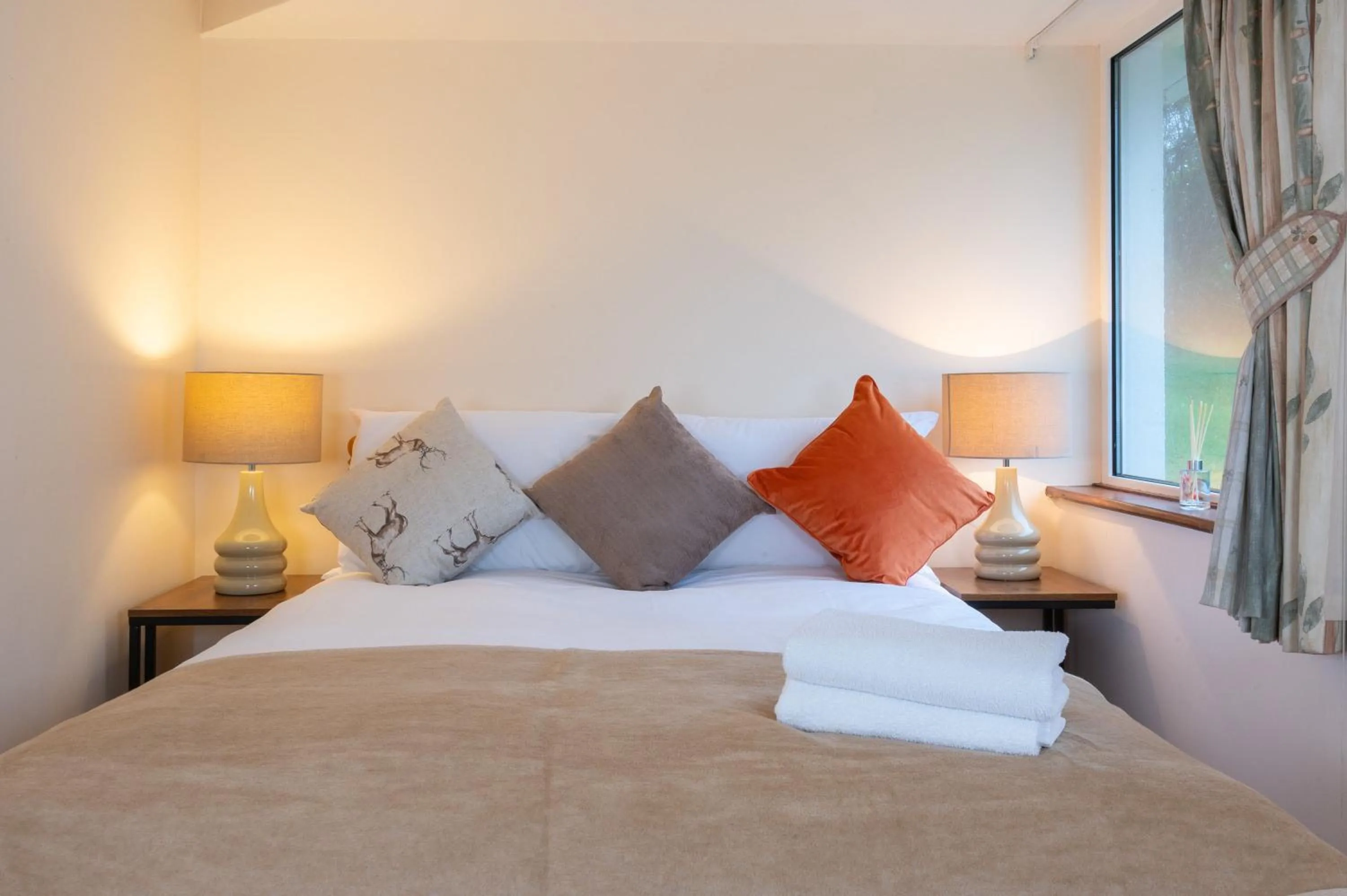 Bed in Nevins Newfield Inn Ltd