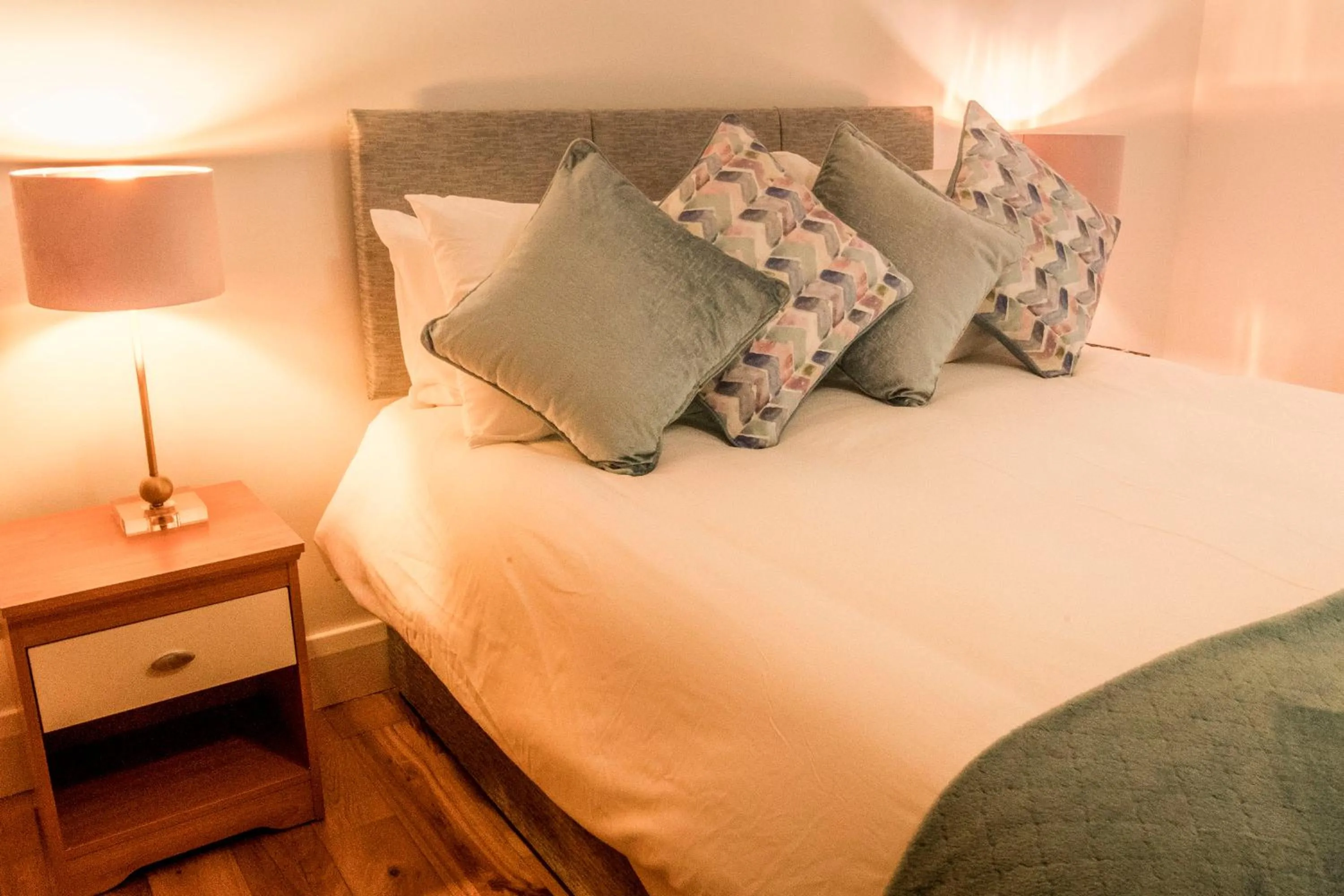 Bed in Nevins Newfield Inn Ltd