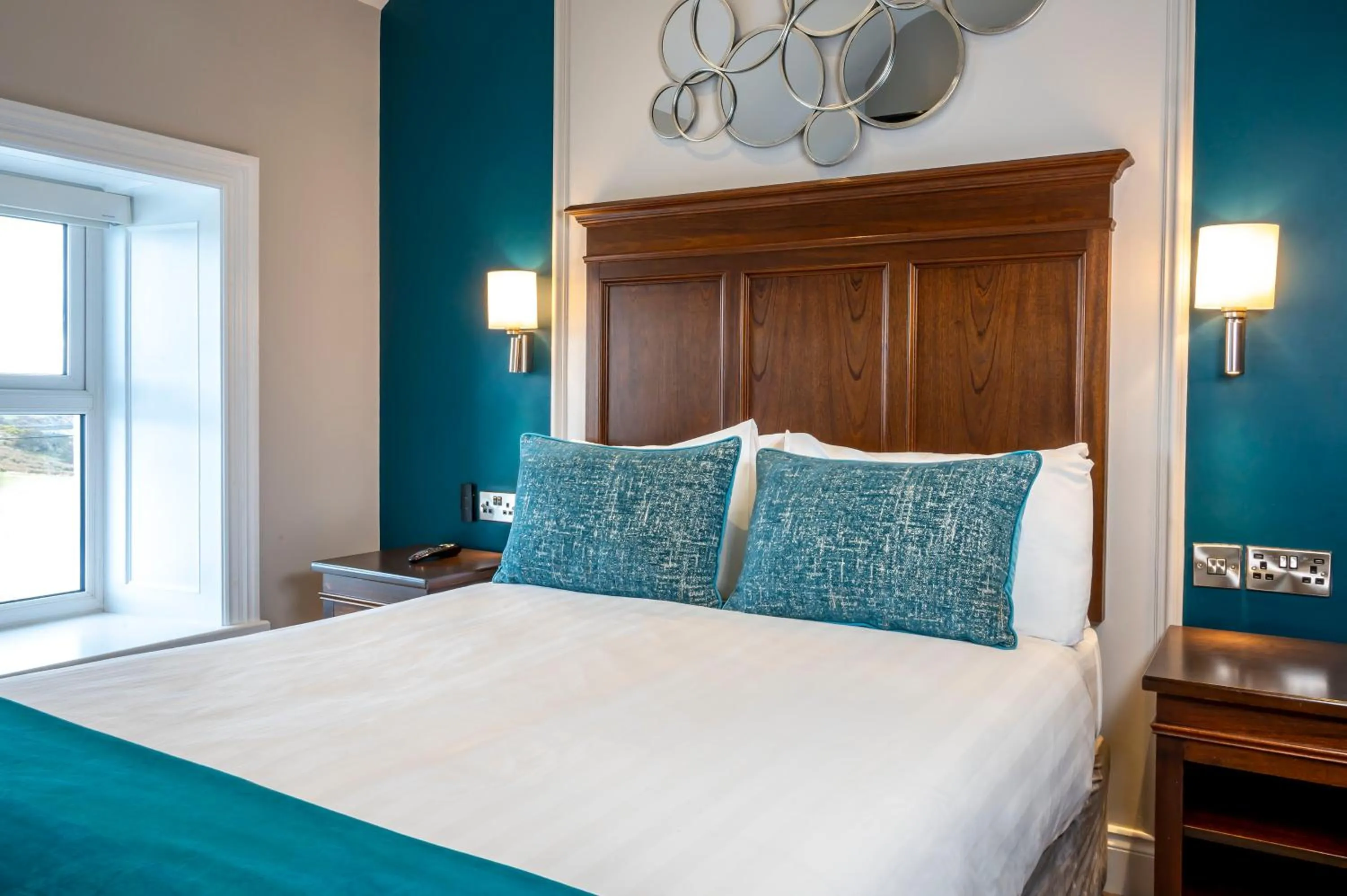 Bed in Nevins Newfield Inn Ltd