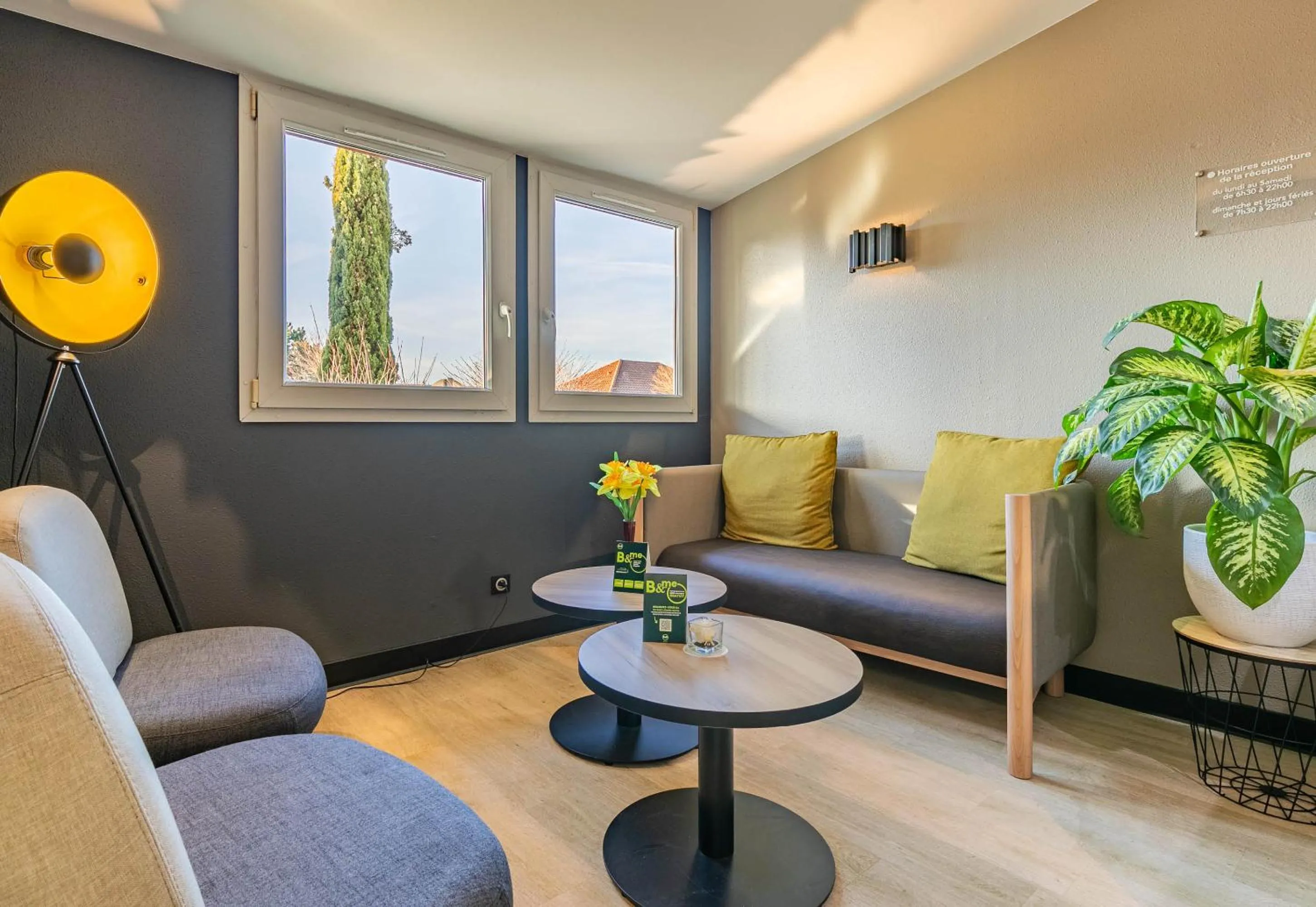 Seating area in B&B HOTEL Colmar Lumière