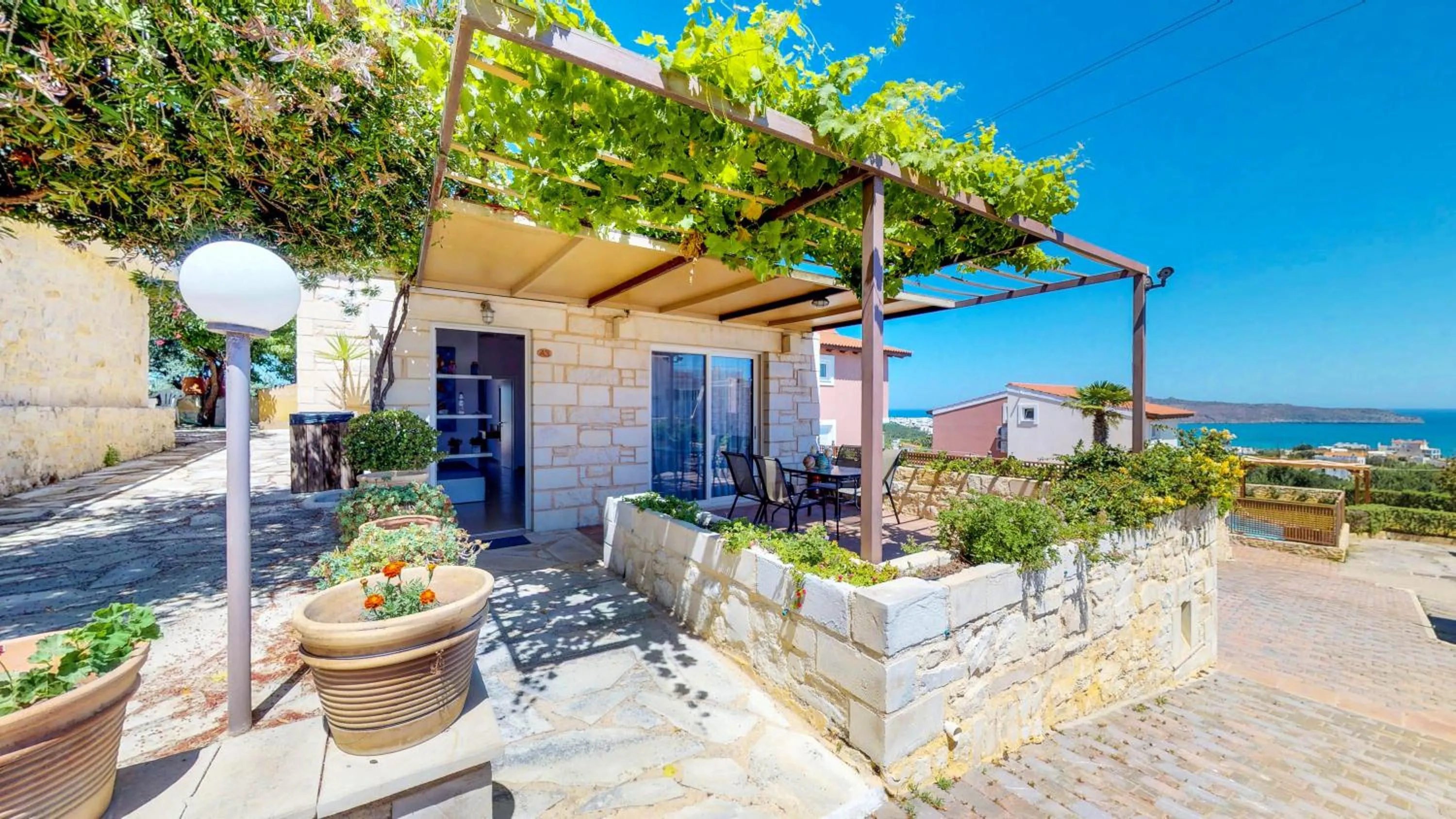 Facade/entrance in Lofos Village Chania