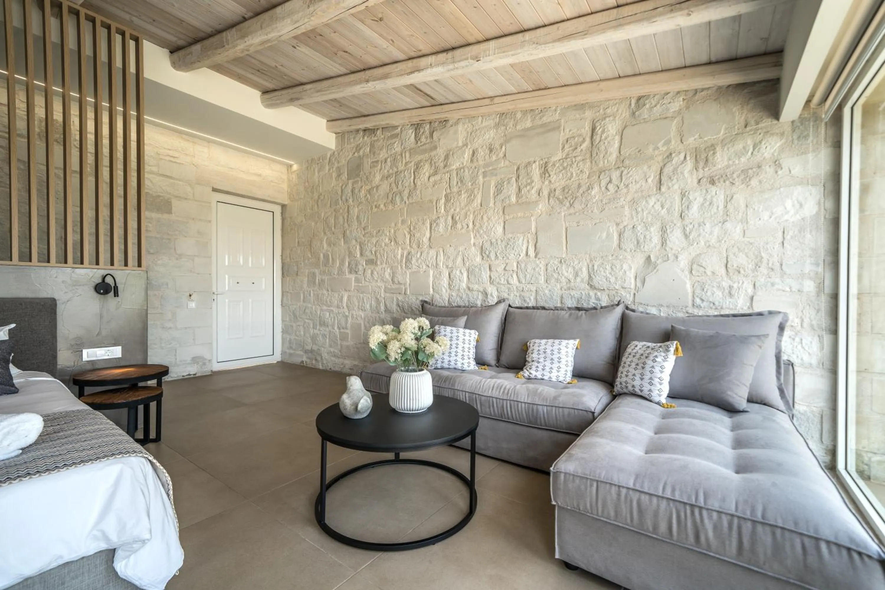 Living room, Bed in Lofos Village Chania