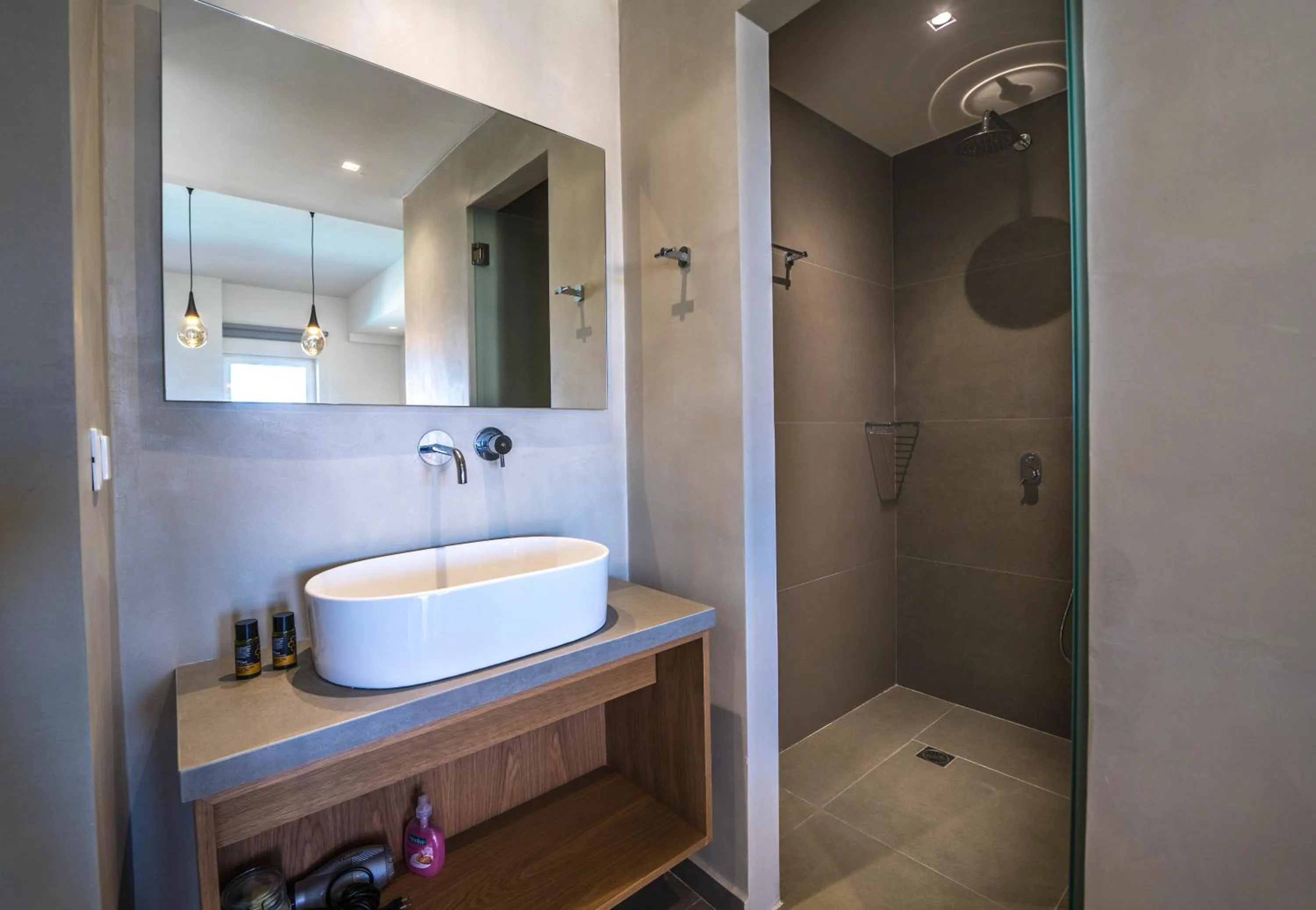 Shower in Lofos Village Chania