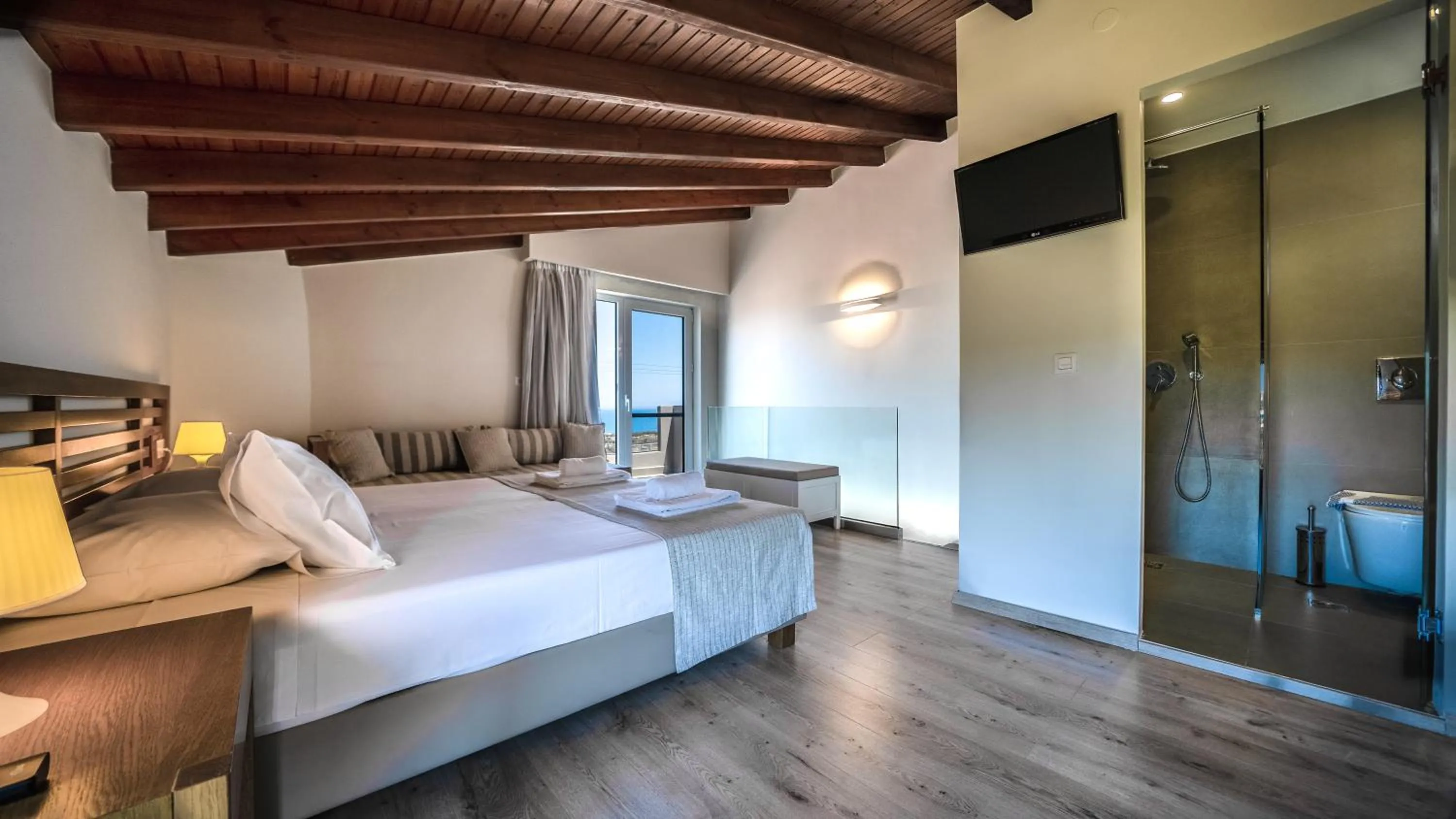 Photo of the whole room, Bed in Lofos Village Chania