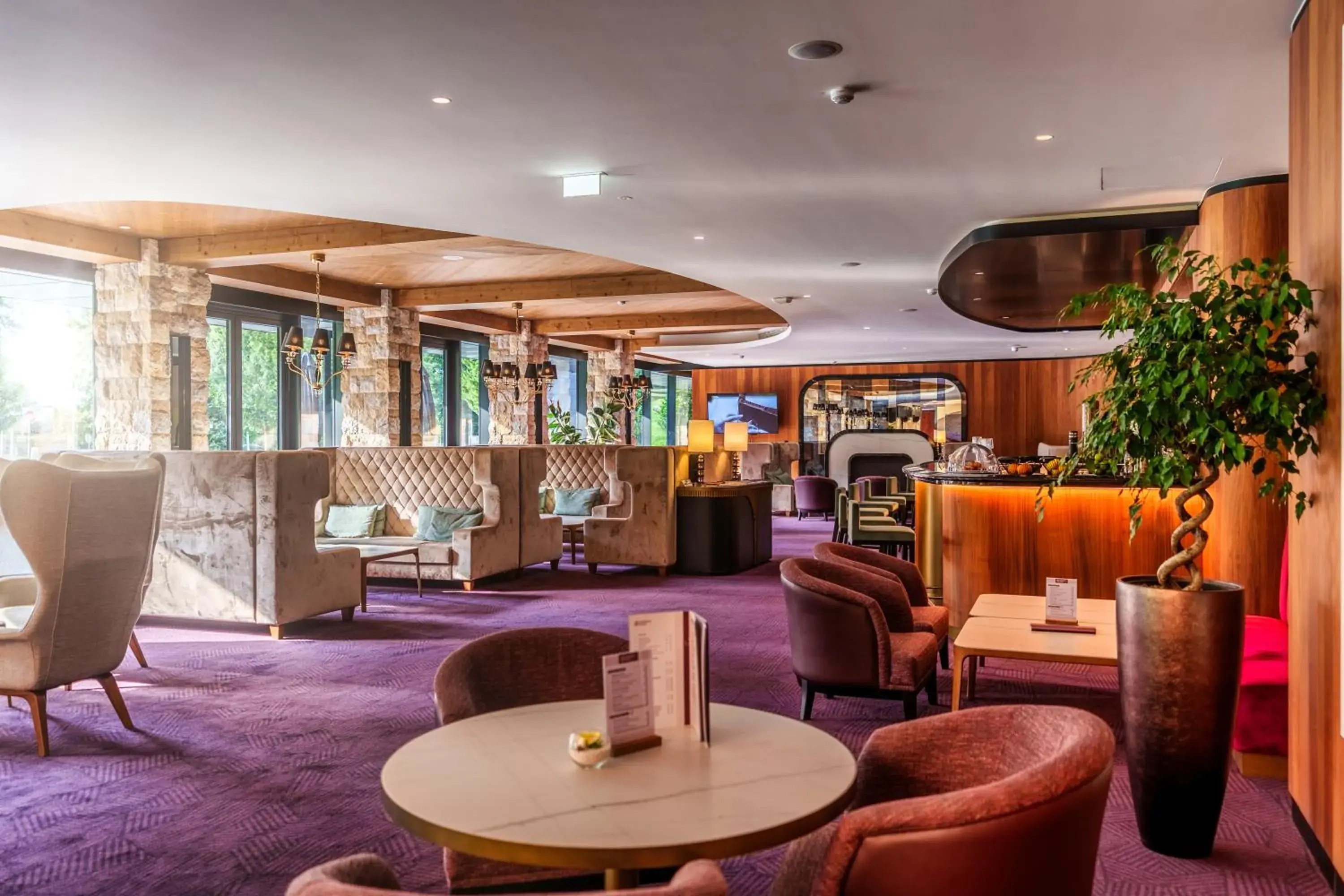 Lounge or bar in HABAKUK Wellness & Event Hotel Lounge or bar in HABAKUK Wellness & Event Hotel