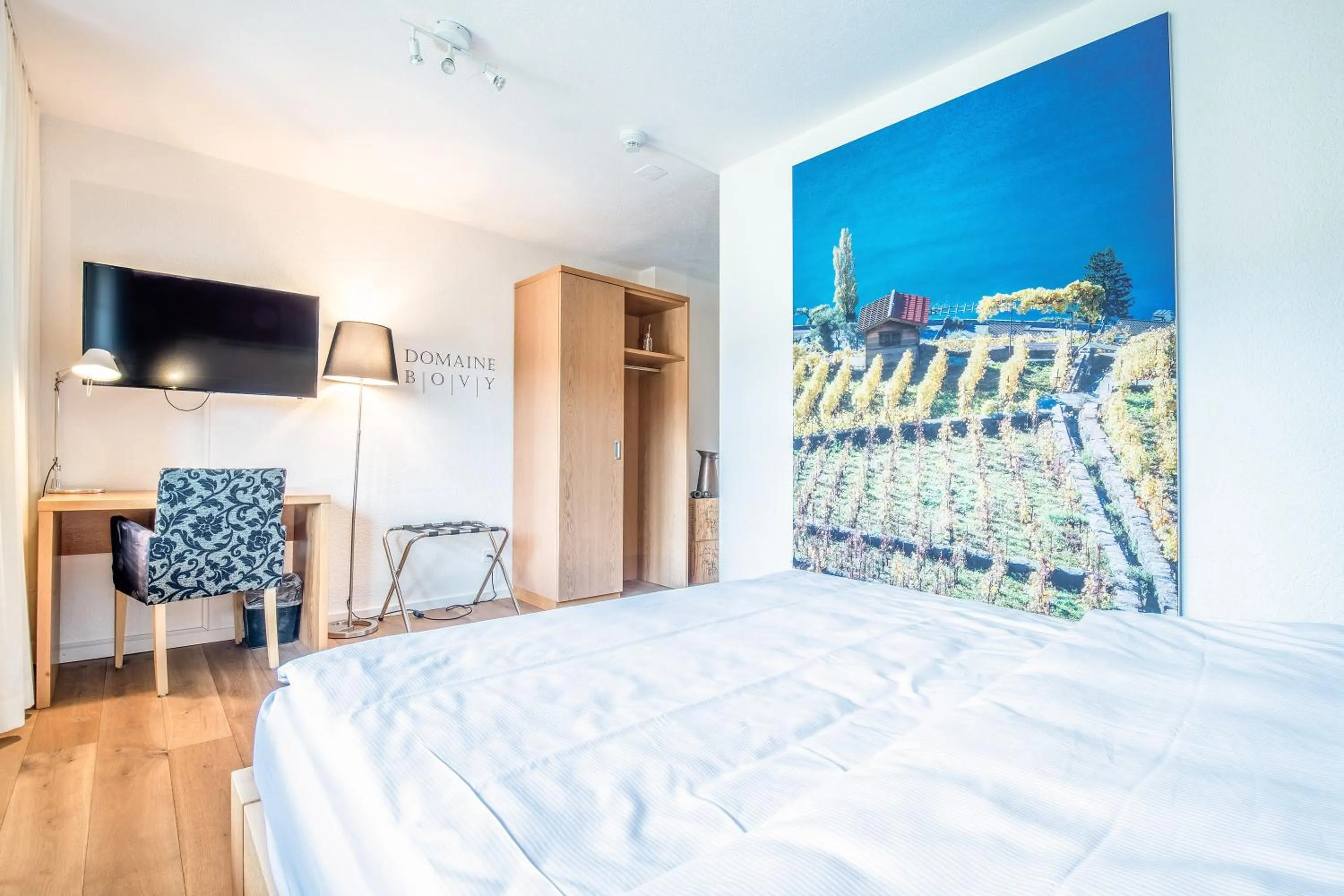 Photo of the whole room, Bed in Hirschen Erlinsbach Swiss Quality