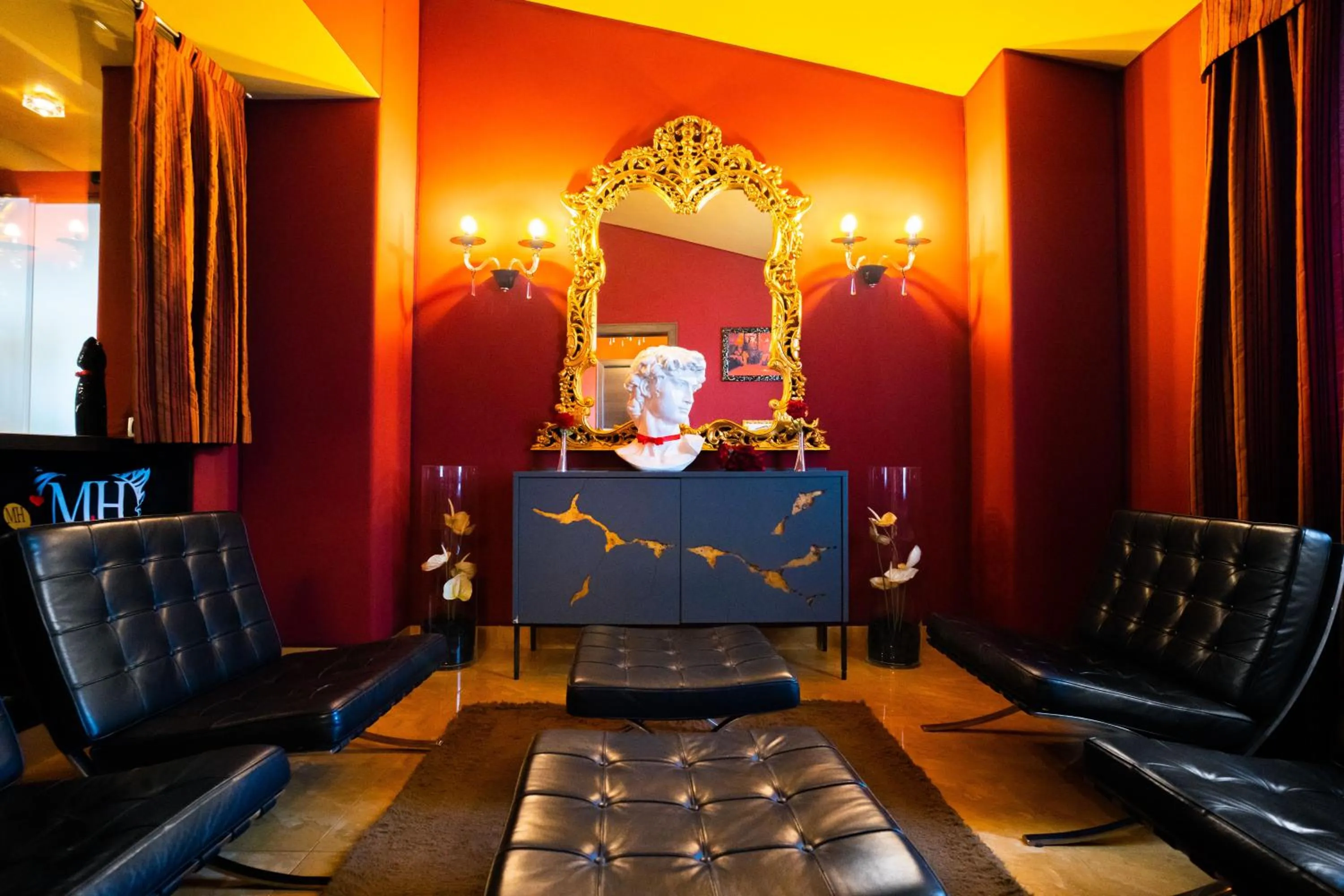 Seating area in Marcantonio Hotel