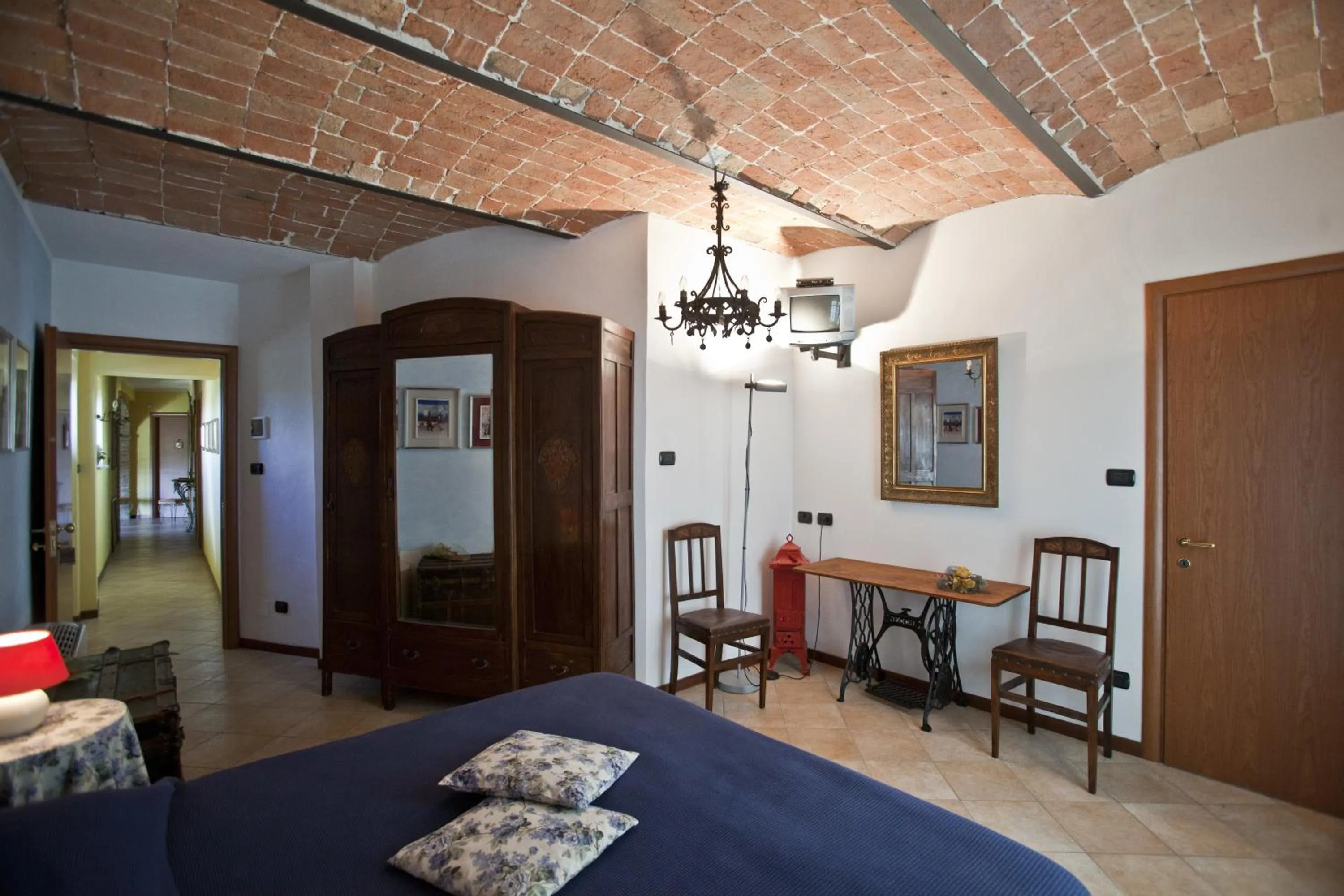 Bedroom, Bed in I Grilli