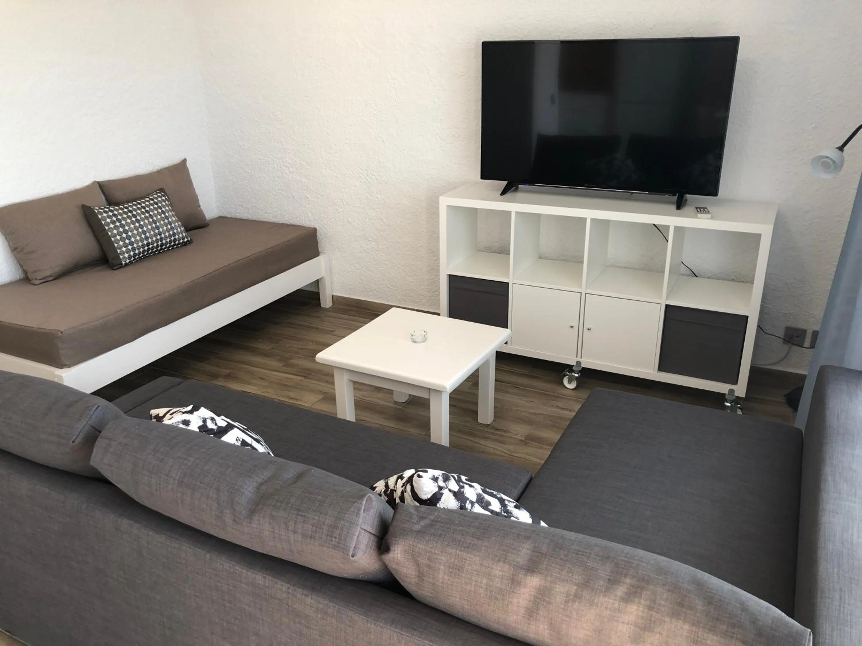 Communal lounge/ TV room in Apartamentos AR Muntanya Mar