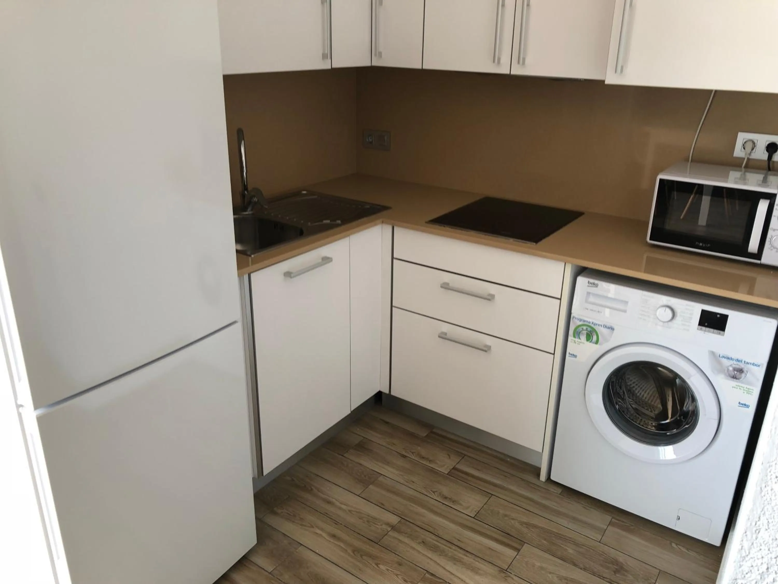 Kitchen or kitchenette in Apartamentos AR Muntanya Mar