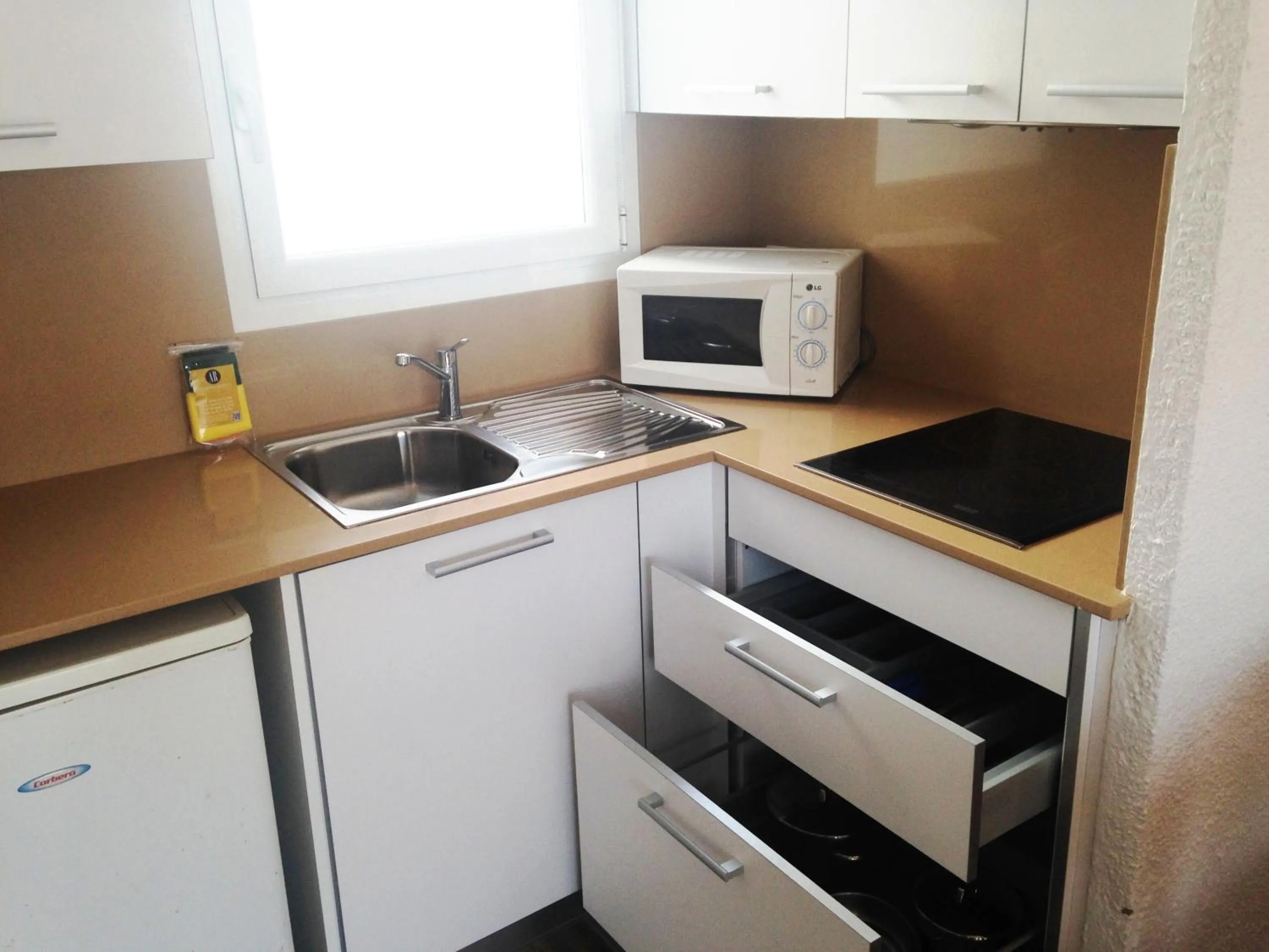 Kitchen or kitchenette in Apartamentos AR Muntanya Mar