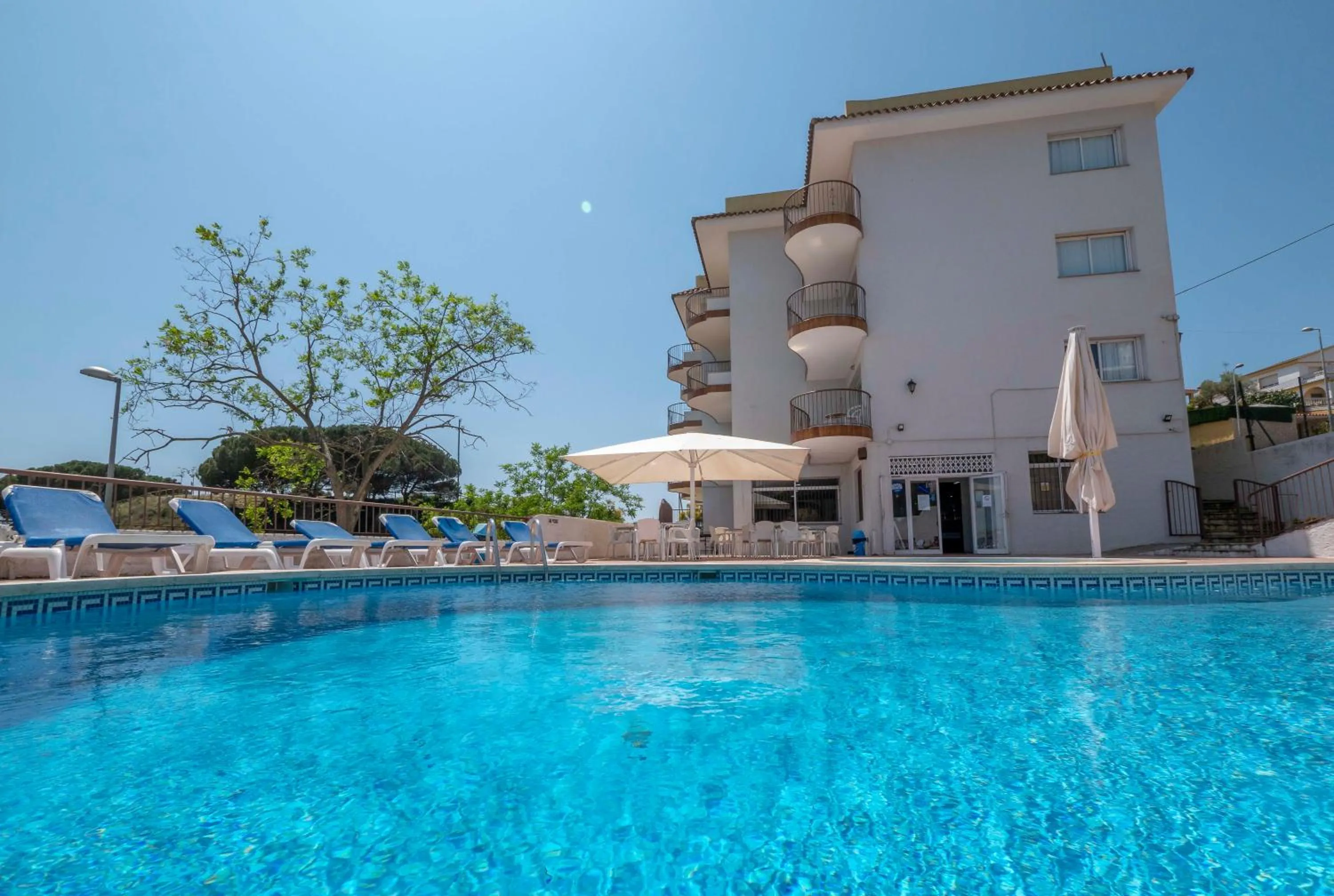 Swimming pool in Apartamentos AR Muntanya Mar