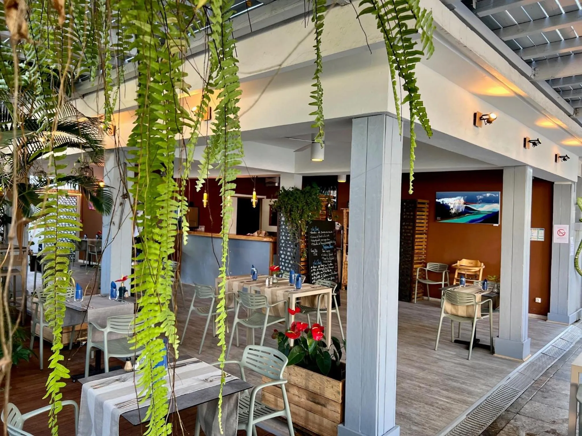 Restaurant/places to eat in Hôtel Le Grand Bleu