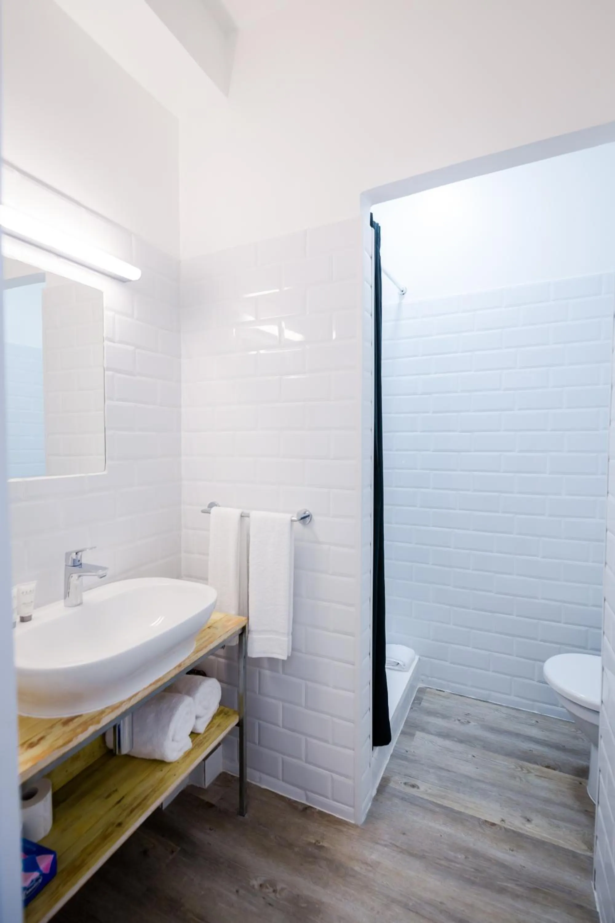 Bathroom in Hôtel Le Grand Bleu