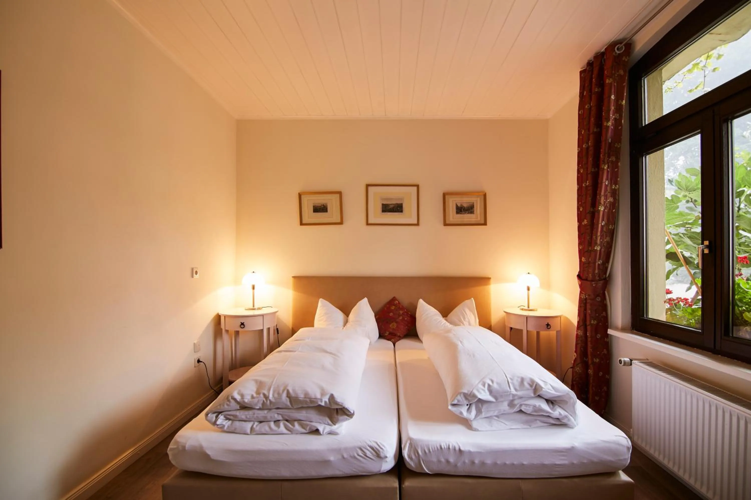 Photo of the whole room, Bed in HEINRICHs winery bed & breakfast