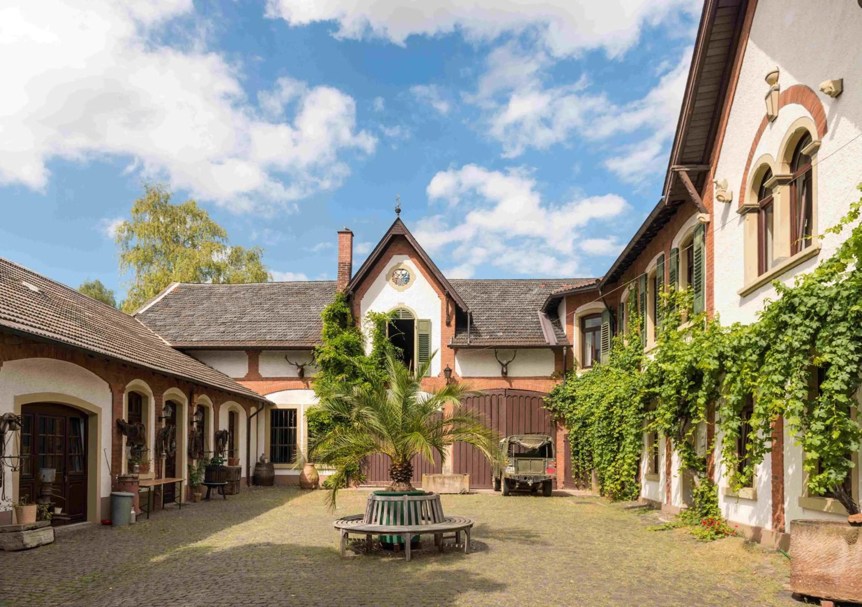 Property building in HEINRICHs winery bed & breakfast